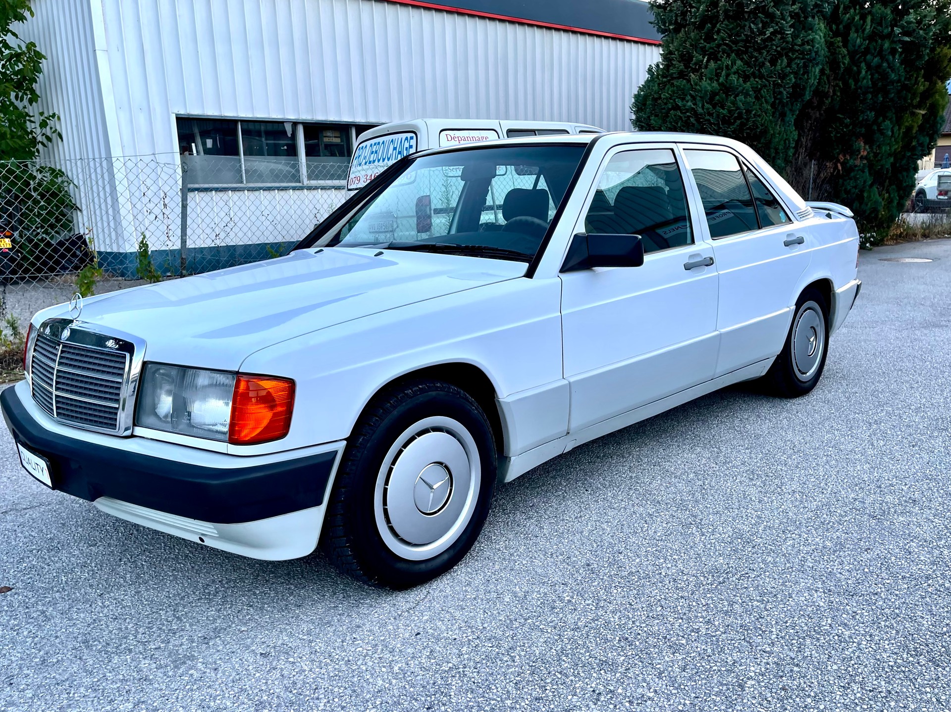 MERCEDES-BENZ 190 E 2.0-image-28
