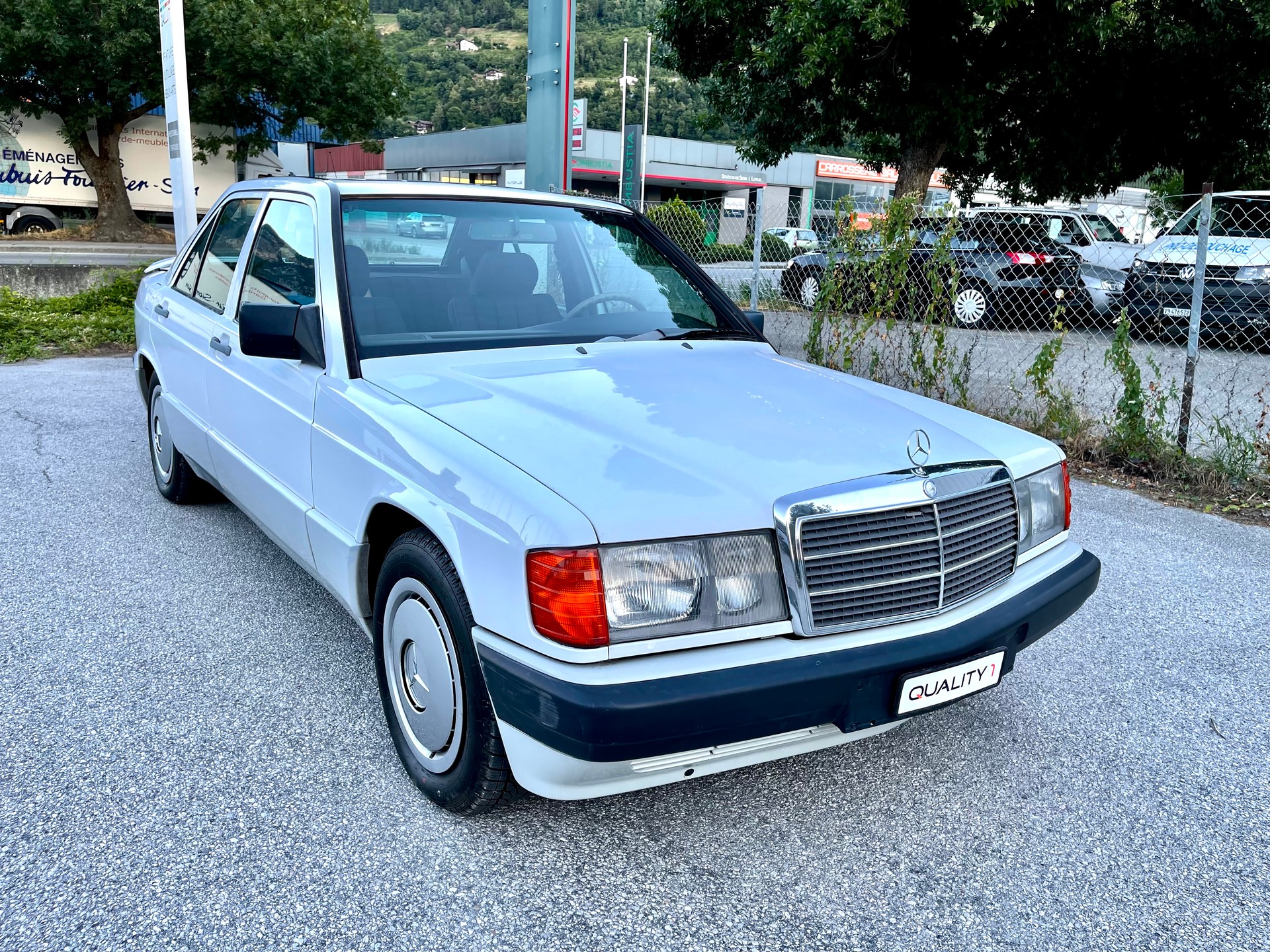 MERCEDES-BENZ 190 E 2.0-image-0