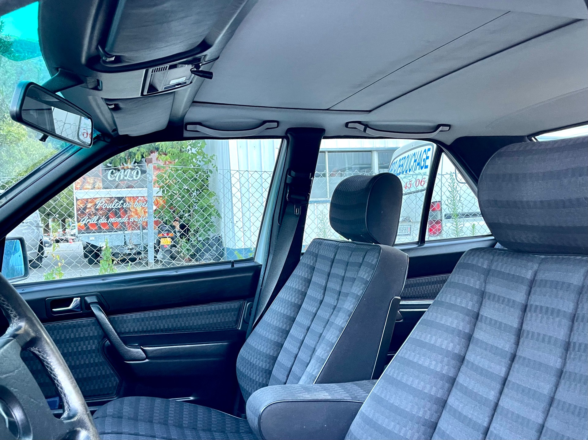 MERCEDES-BENZ 190 E 2.0-image-16