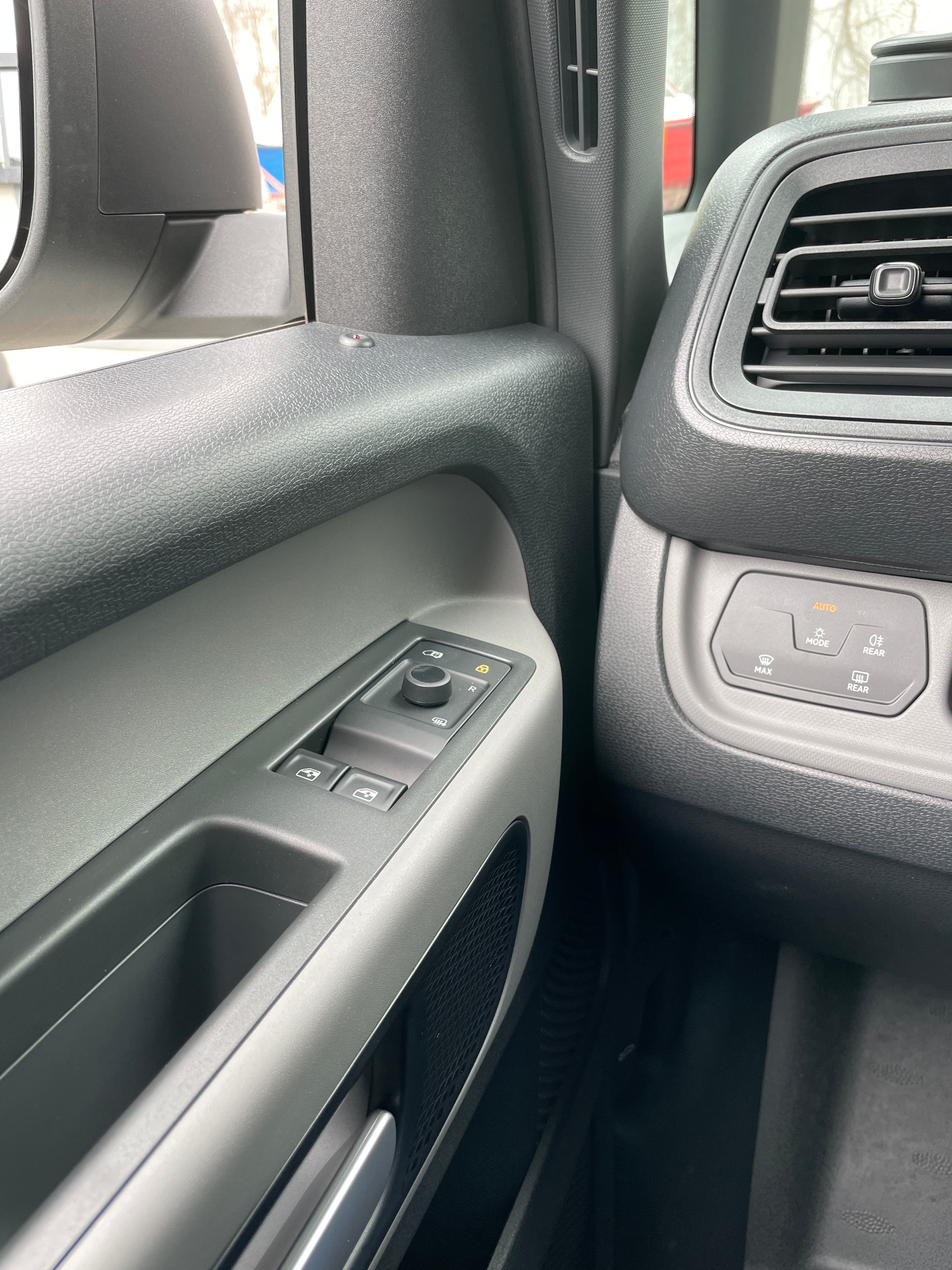VW ID. Buzz Cargo-image-14