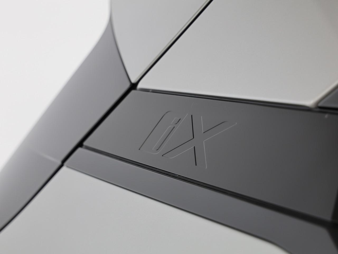 BMW iX xDrive60-image-15
