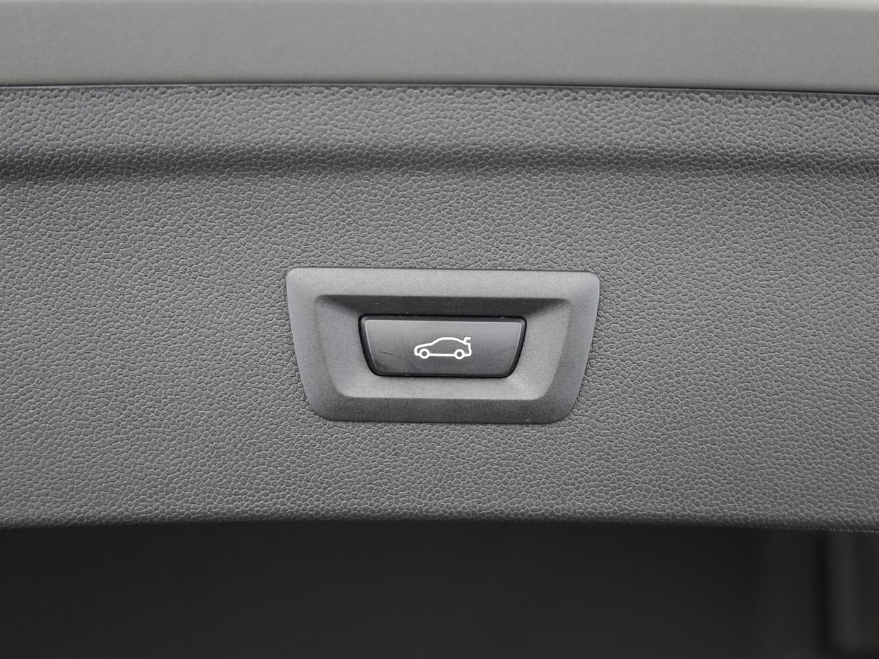 BMW iX xDrive60-image-14