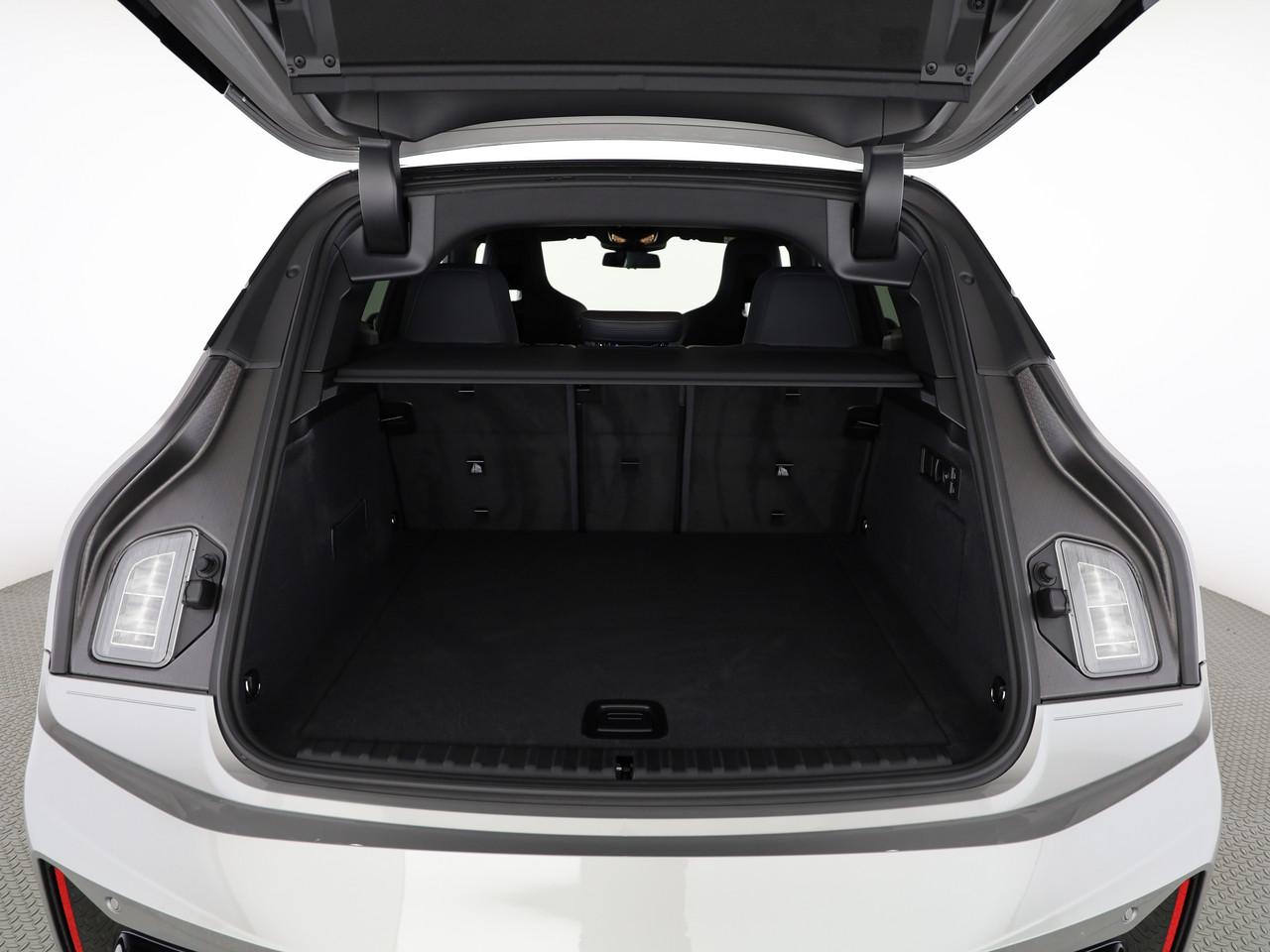 BMW iX xDrive60-image-13