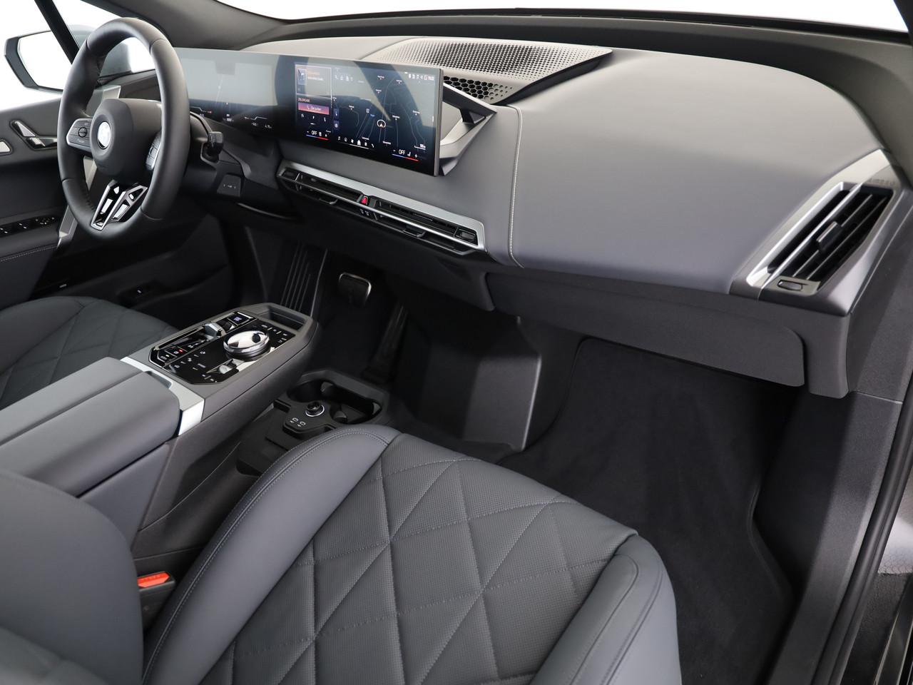 BMW iX xDrive60-image-5