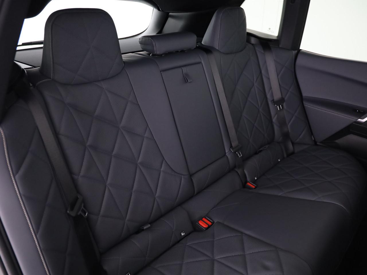 BMW iX xDrive60-image-11