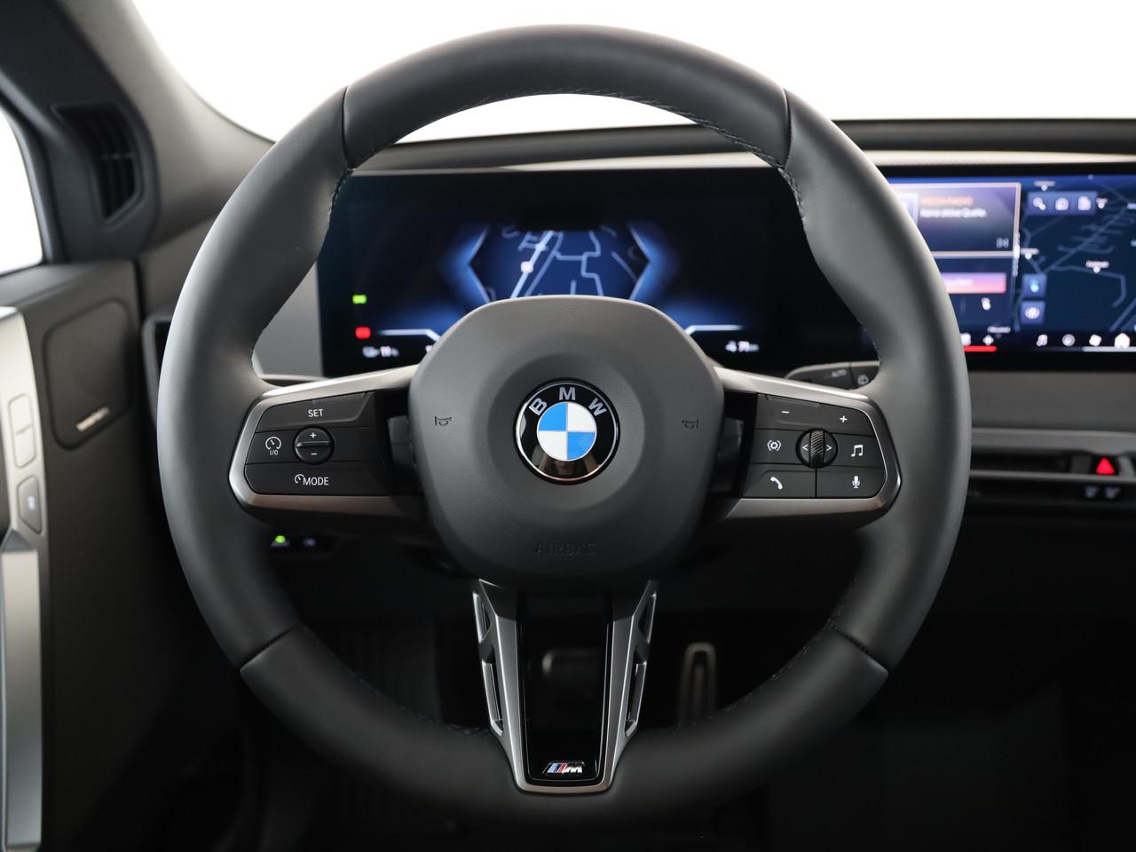 BMW iX xDrive60-image-6