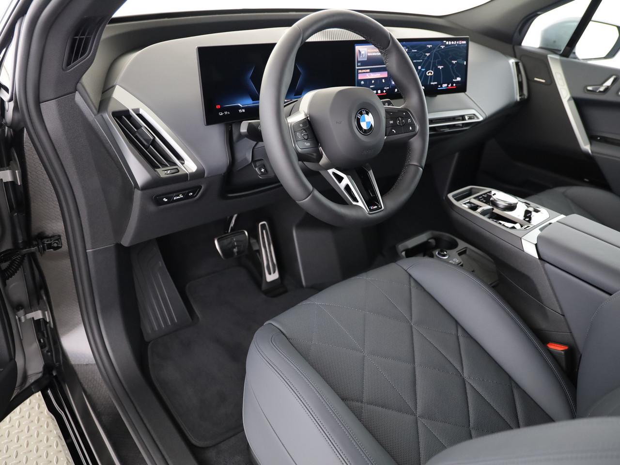BMW iX xDrive60-image-3