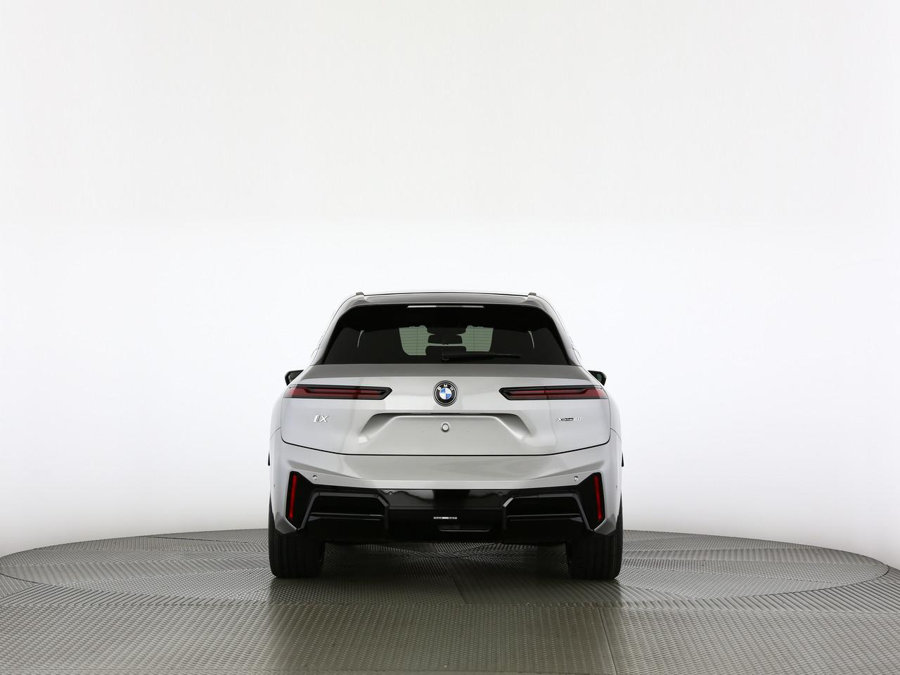 BMW iX xDrive60-image-19
