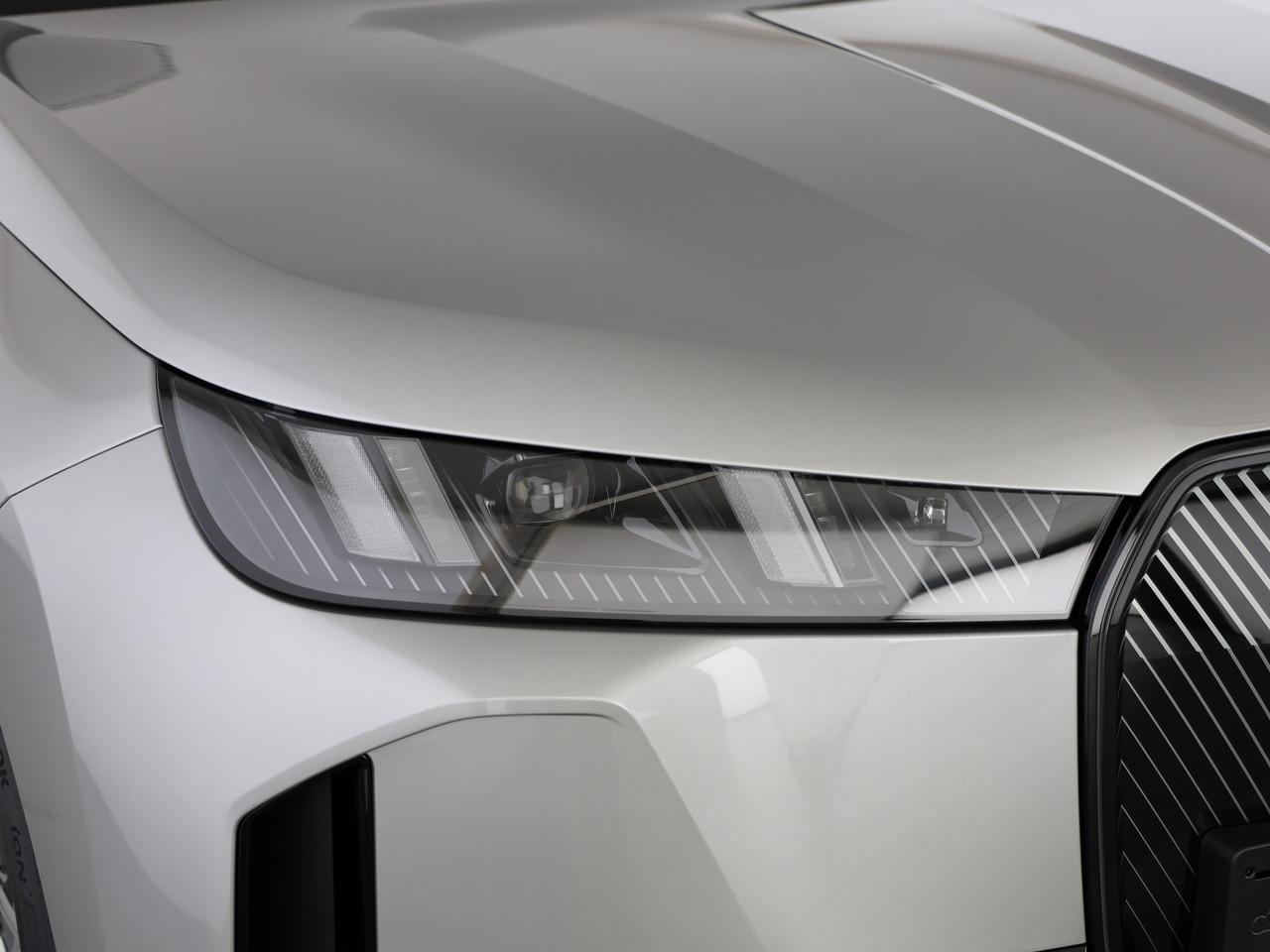 BMW iX xDrive60-image-21