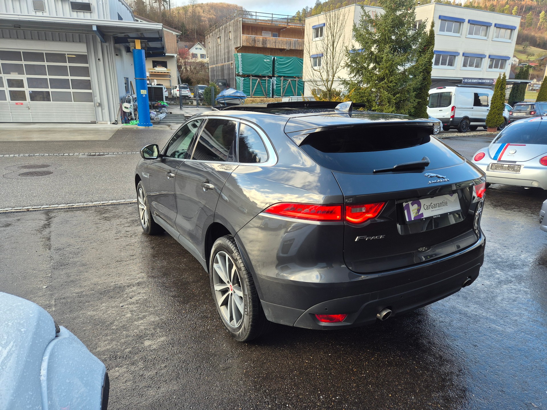 JAGUAR F-Pace 25d Pure AWD Automatik-image-5