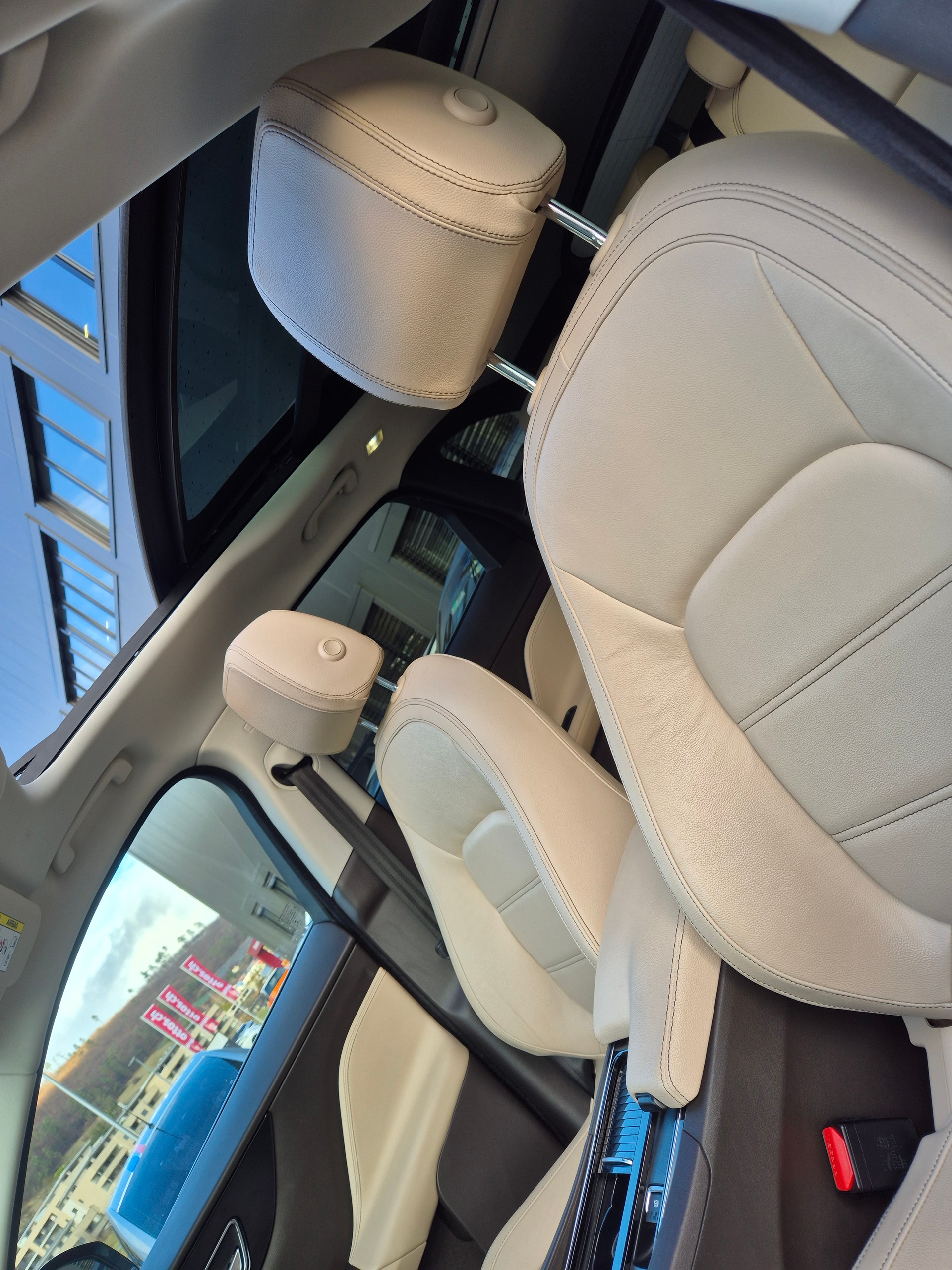 JAGUAR F-Pace 25d Pure AWD Automatik-image-10