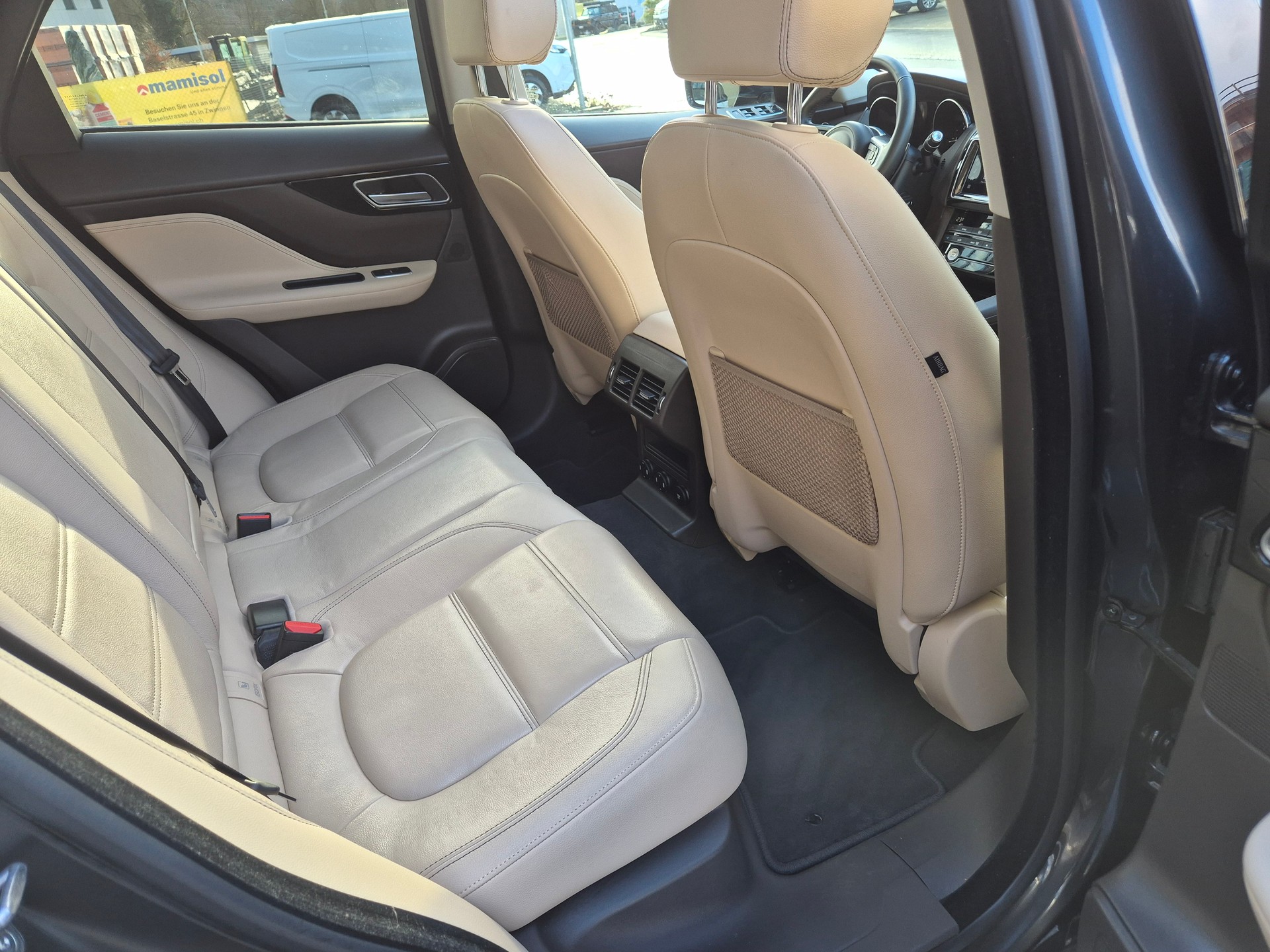 JAGUAR F-Pace 25d Pure AWD Automatik-image-8