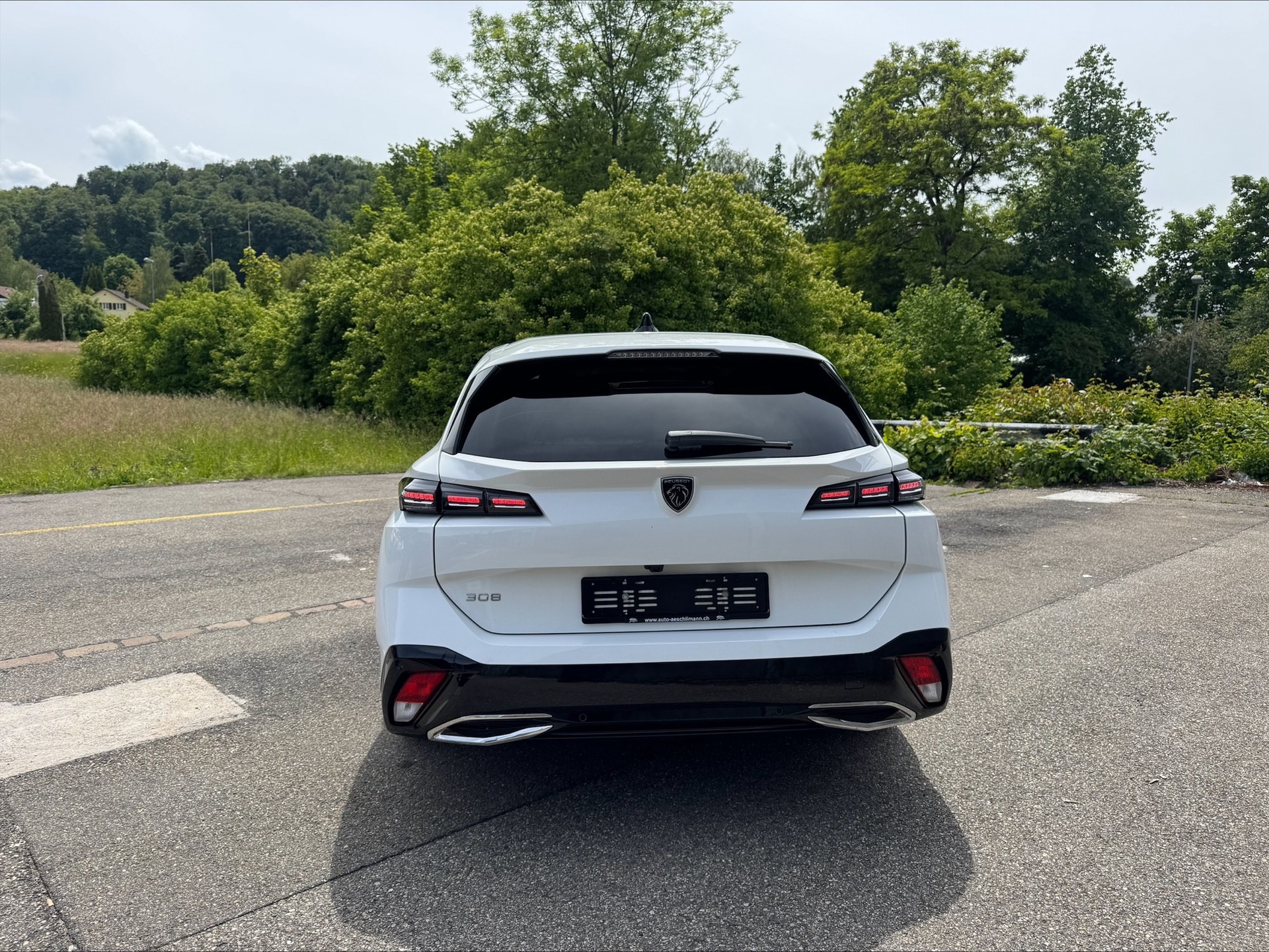 PEUGEOT 308 SW 1.5 BlueHDI Allure EAT8-image-3