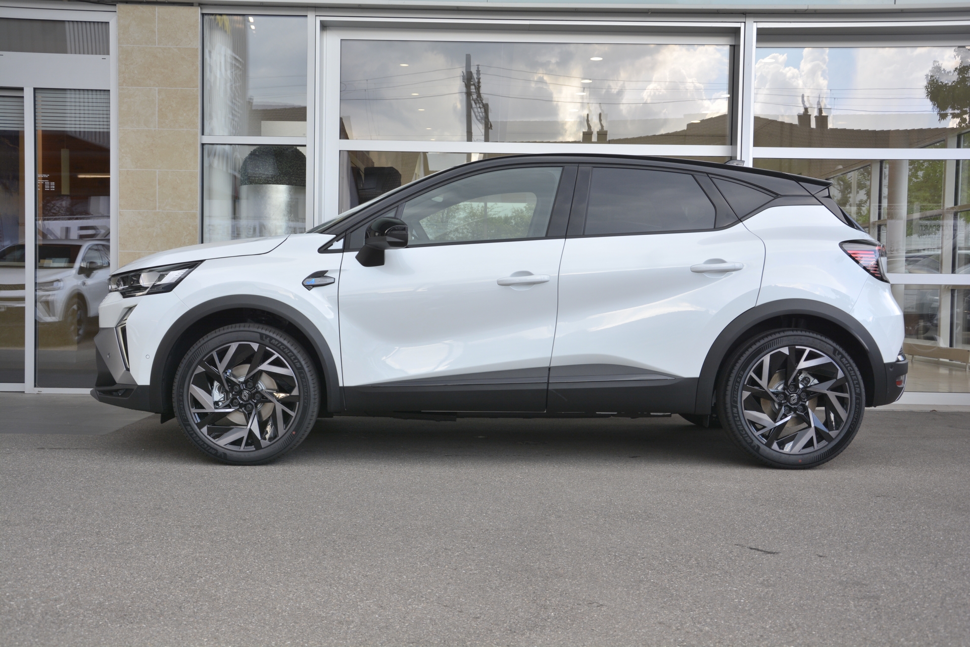 RENAULT CAPTUR esprit Alpine full hybrid E-Tech 160-image-2