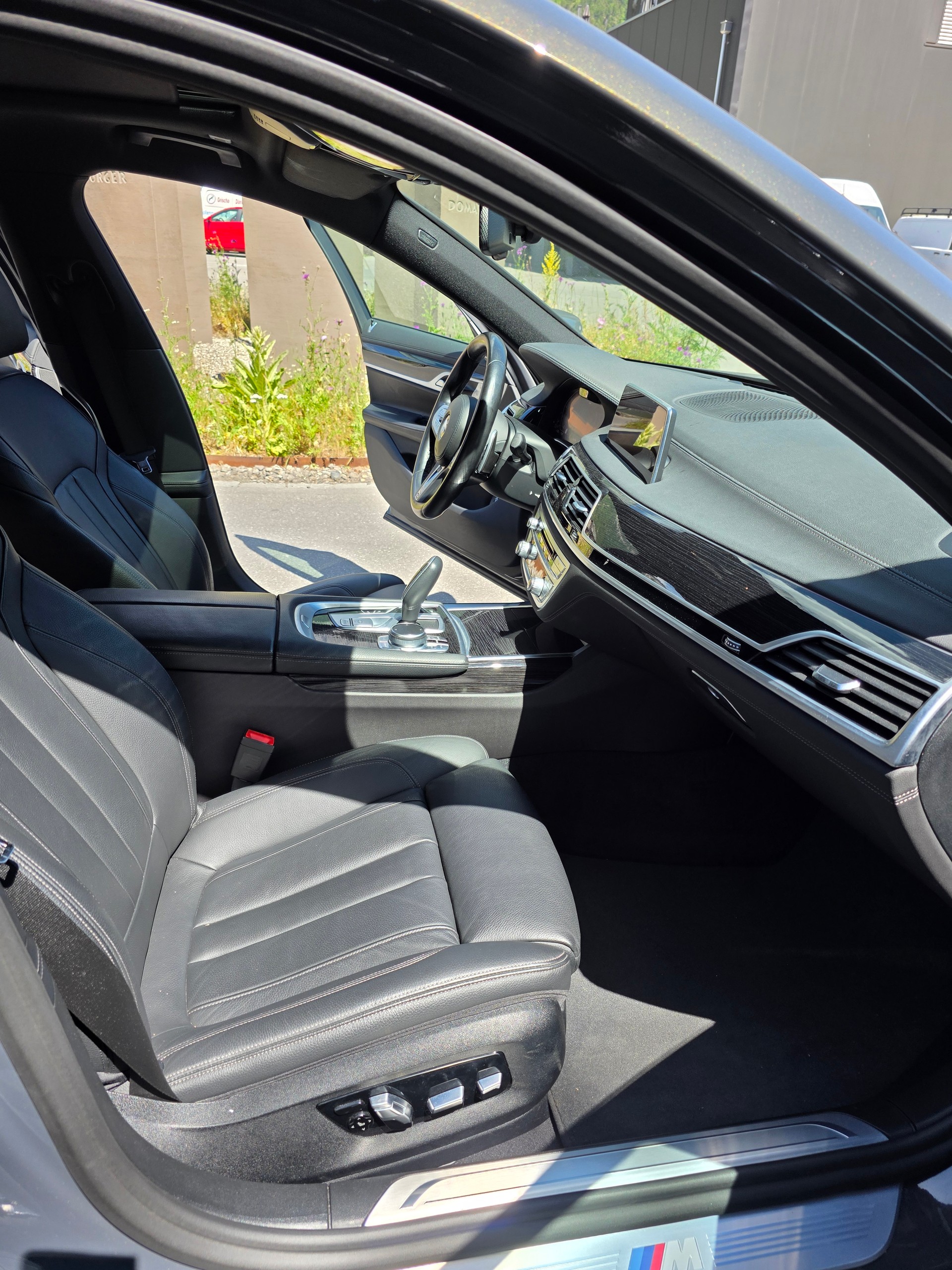 BMW 730d xDrive 48V M Sport Steptronic-image-13