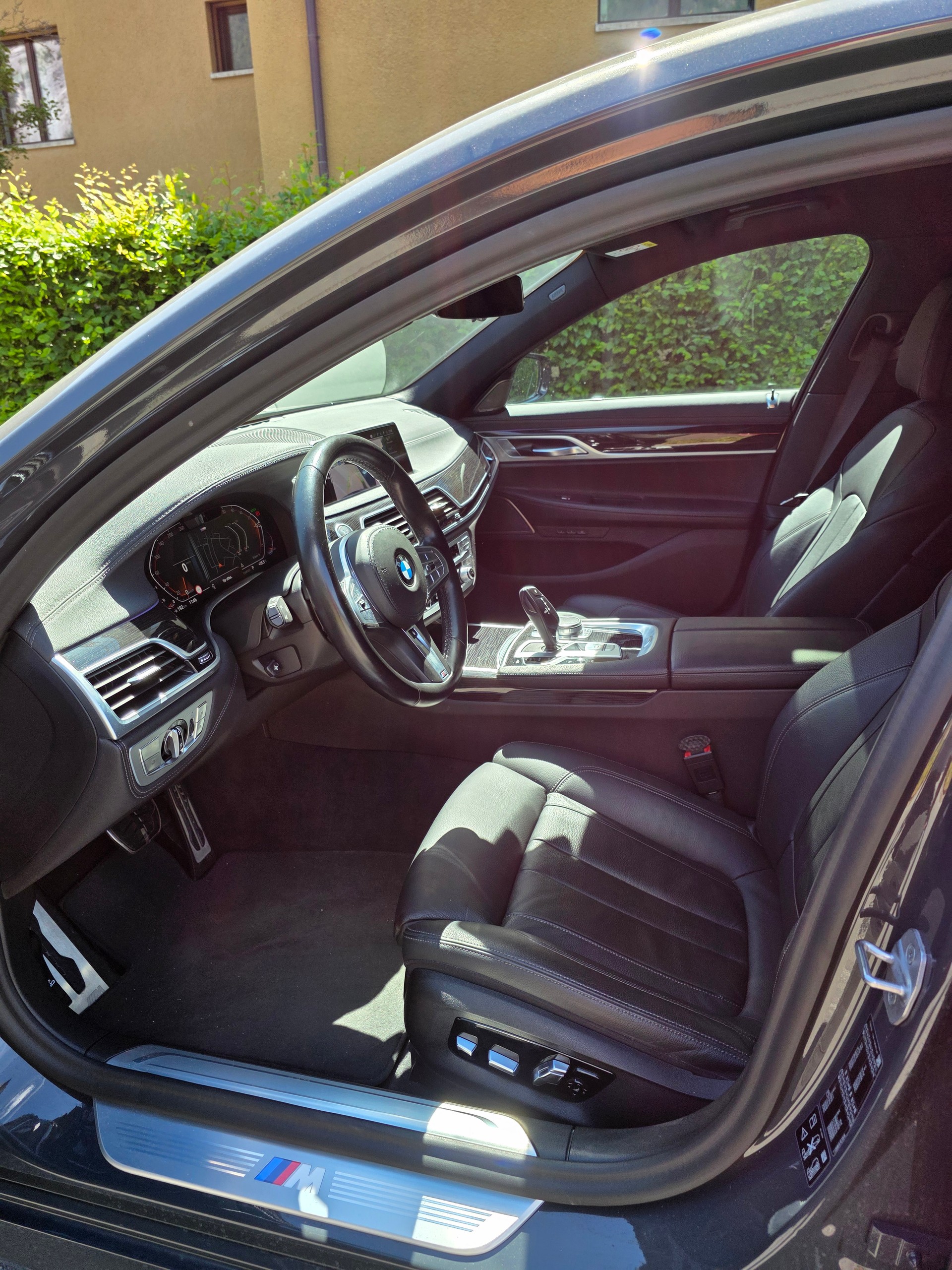 BMW 730d xDrive 48V M Sport Steptronic-image-8