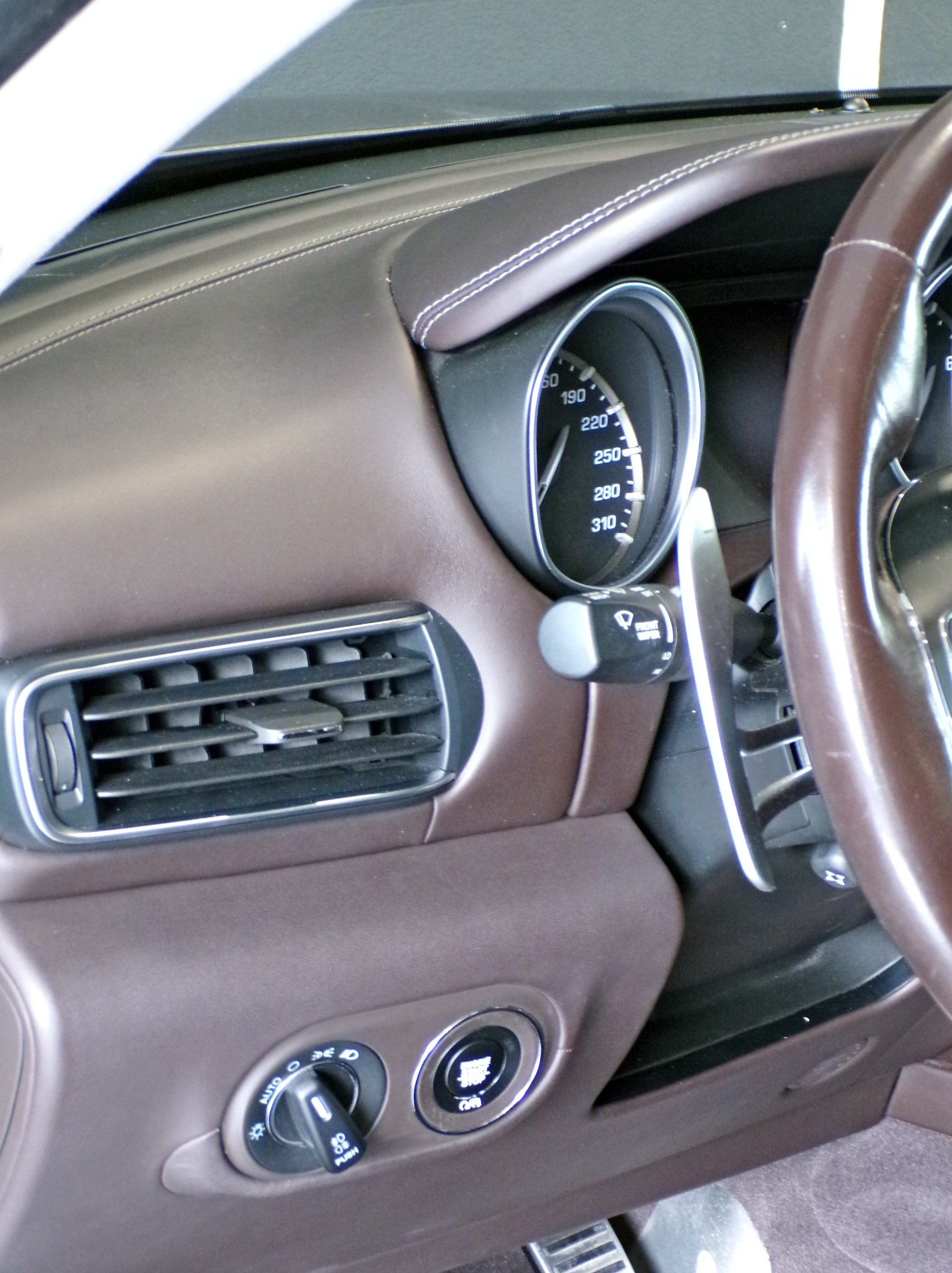 MASERATI Levante S 3.0 V6 GranLusso Automatica-image-16
