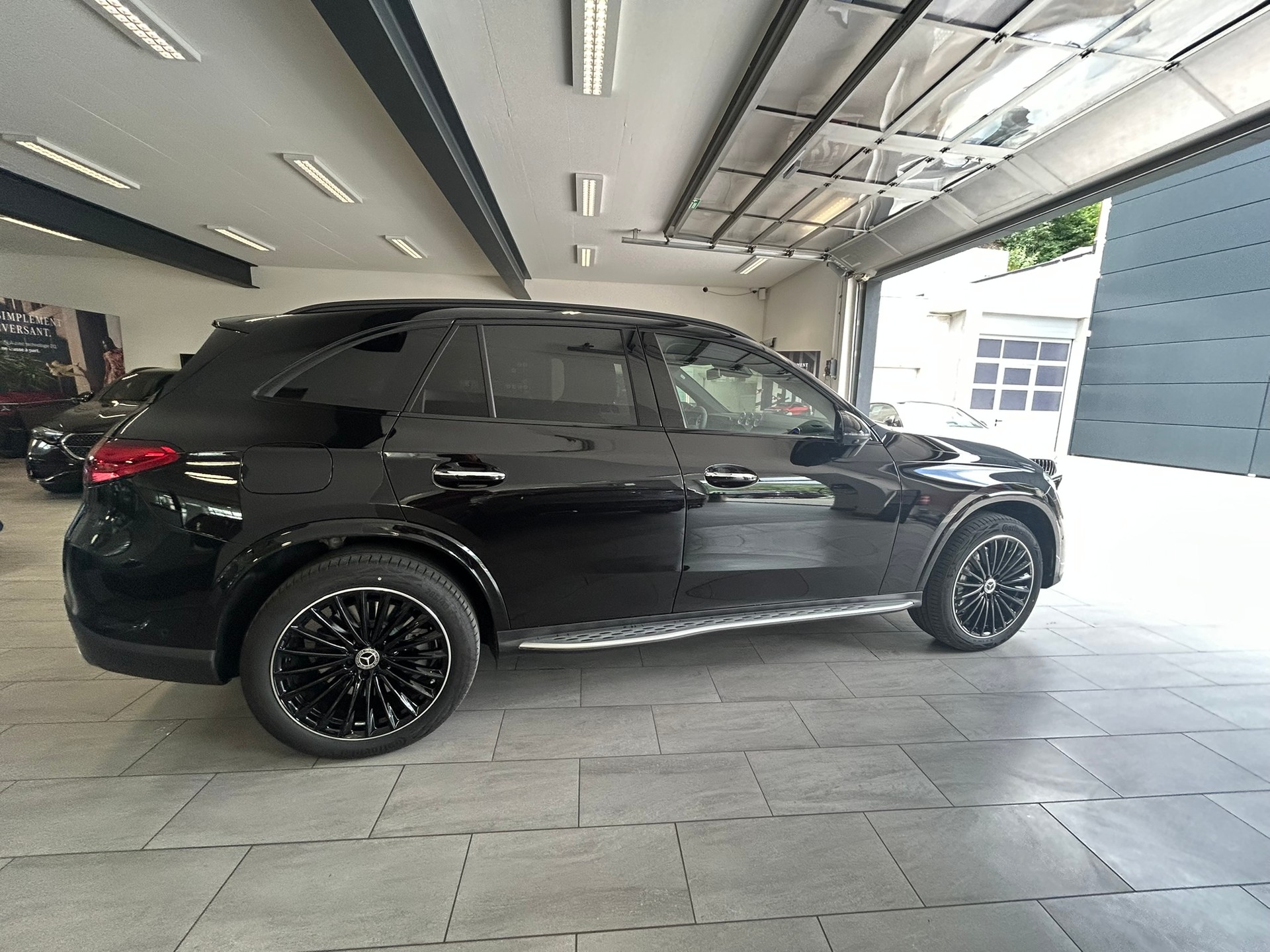 MERCEDES-BENZ GLC 400 e 4Matic AMG Line EQ Star 9G-Tronic-showroom-element-3