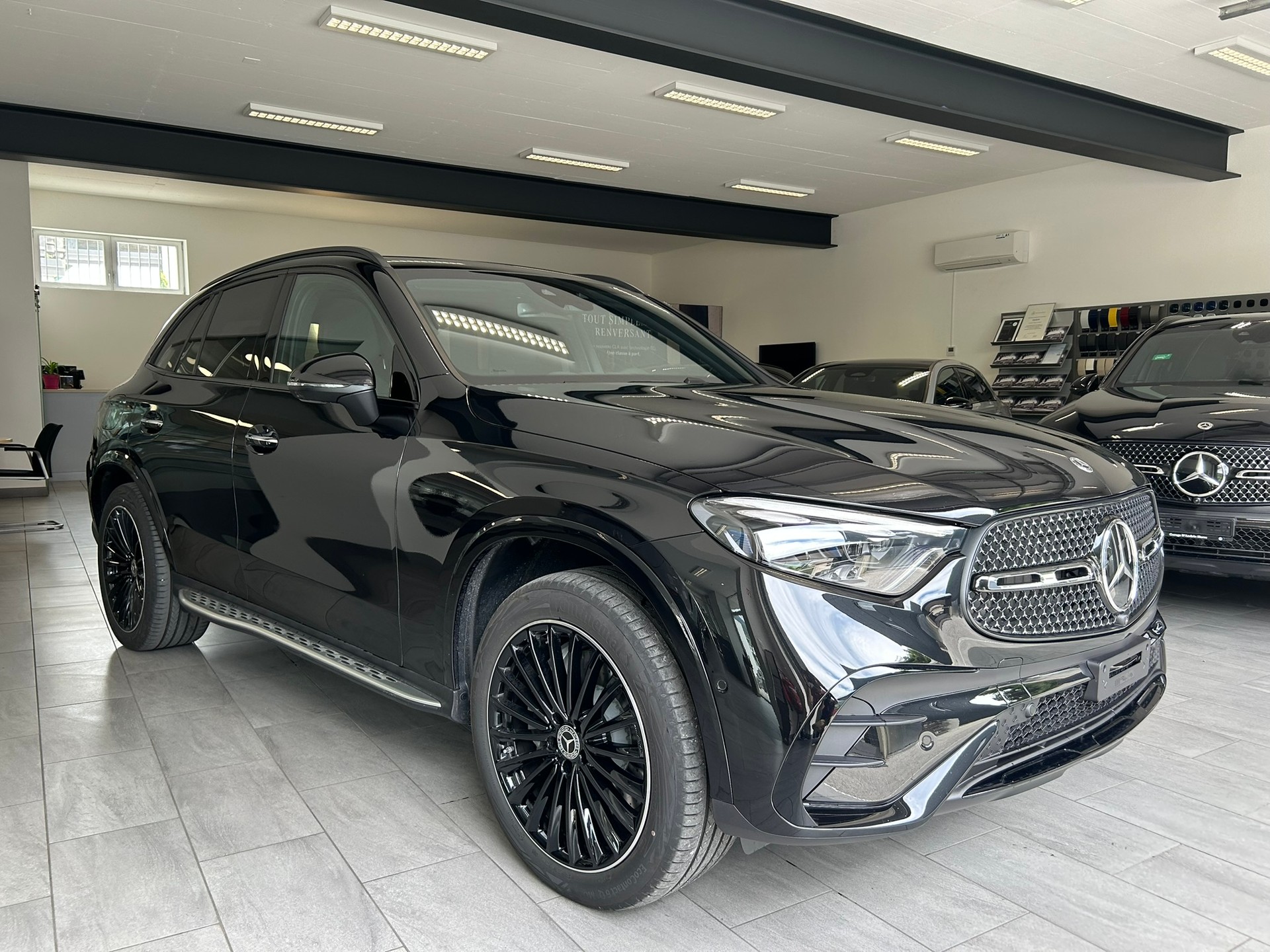 MERCEDES-BENZ GLC 400 e 4Matic AMG Line EQ Star 9G-Tronic-showroom-element-2