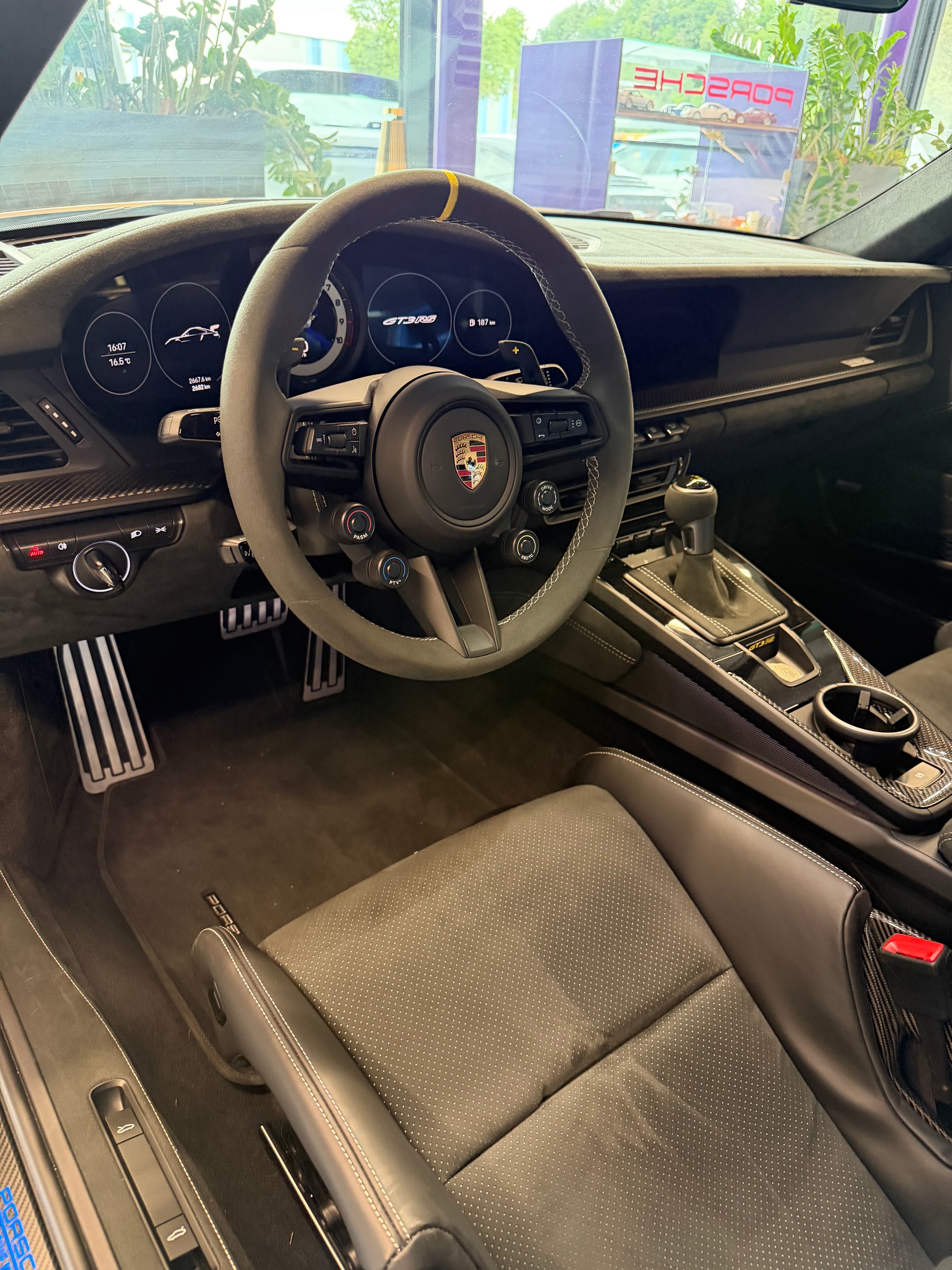 PORSCHE 911 GT3 RS-image-14