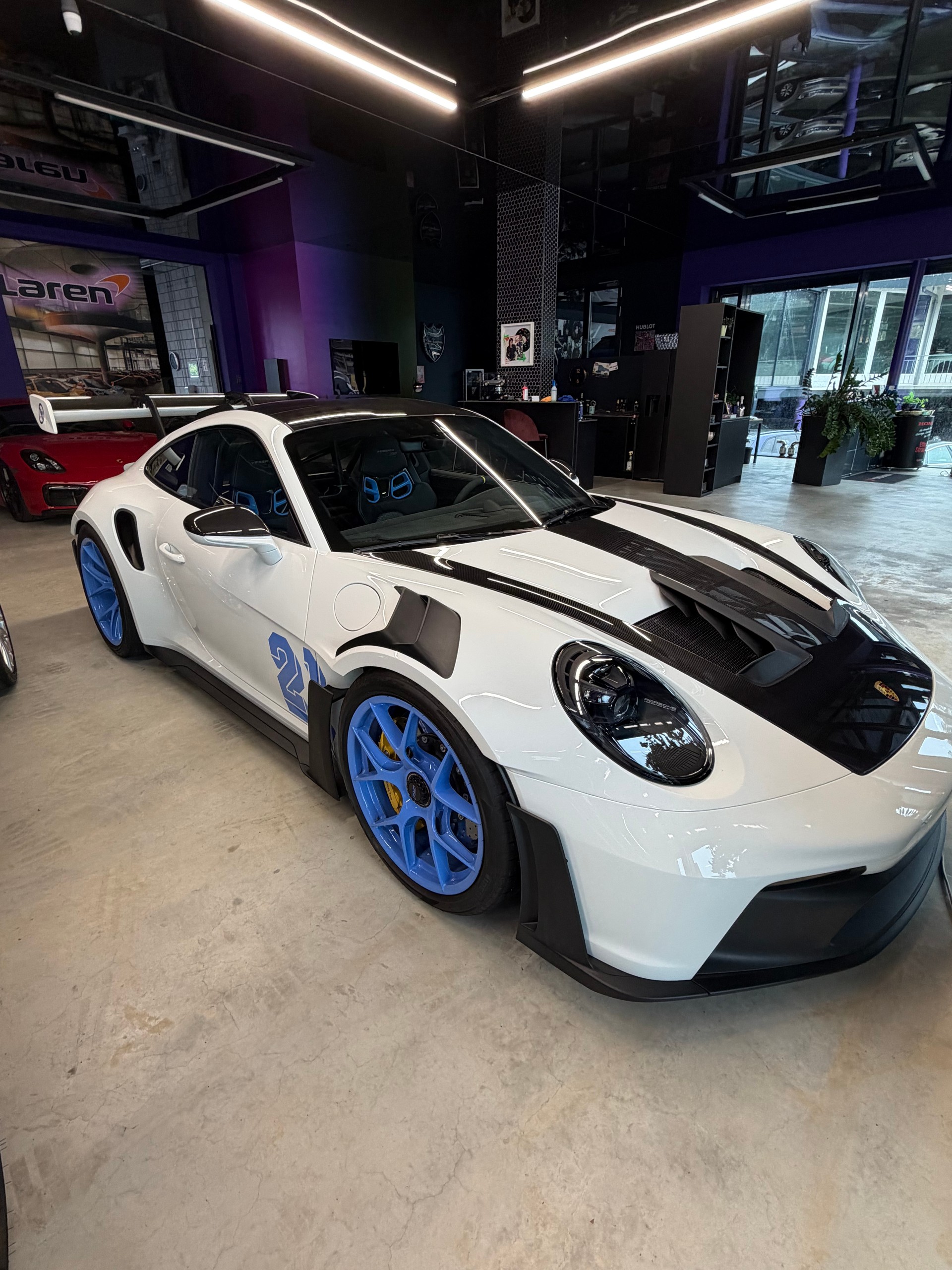 PORSCHE 911 GT3 RS-image-10