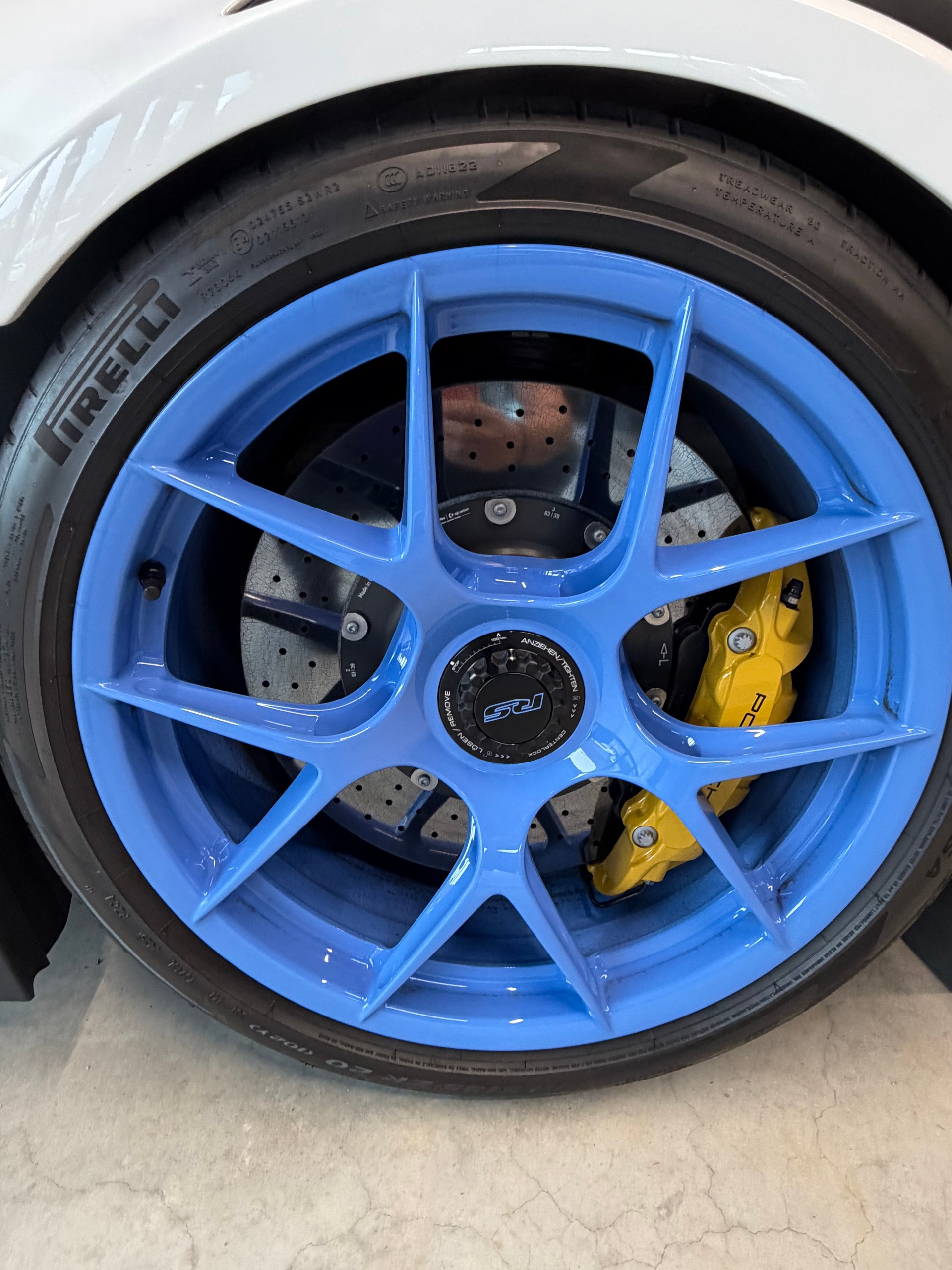 PORSCHE 911 GT3 RS-image-4