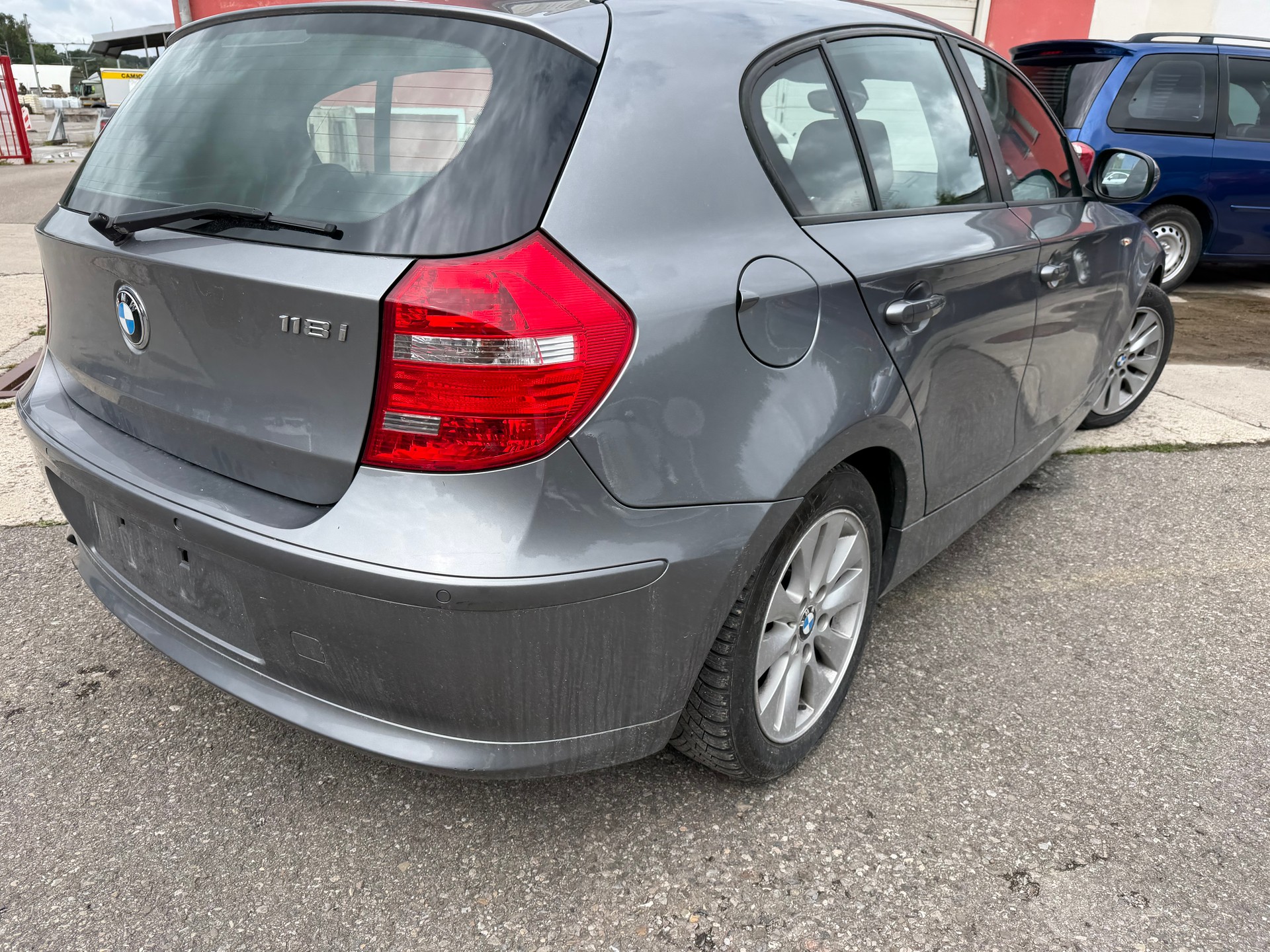 BMW 118i Dynamic Edition-image-2