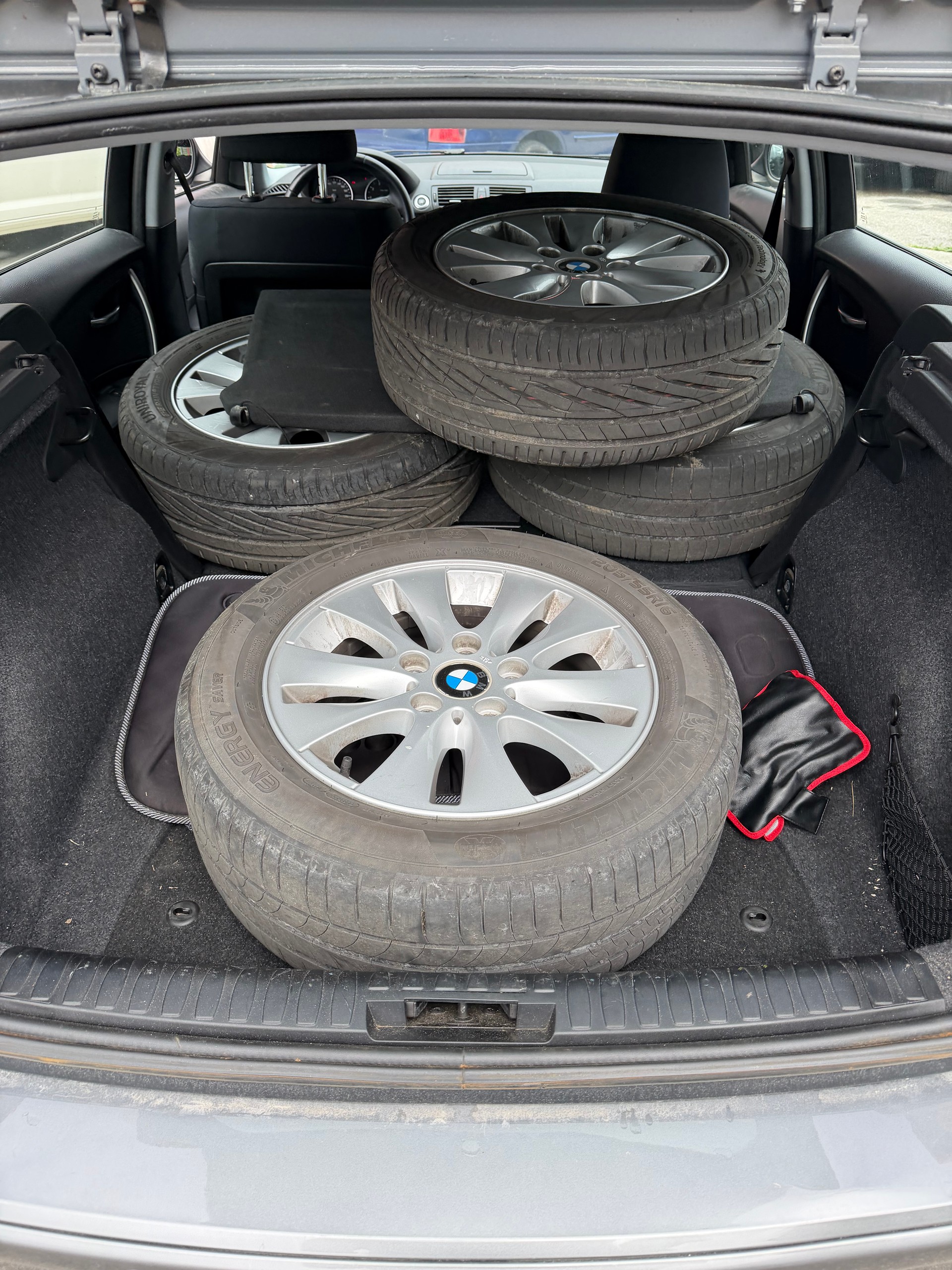 BMW 118i Dynamic Edition-image-5