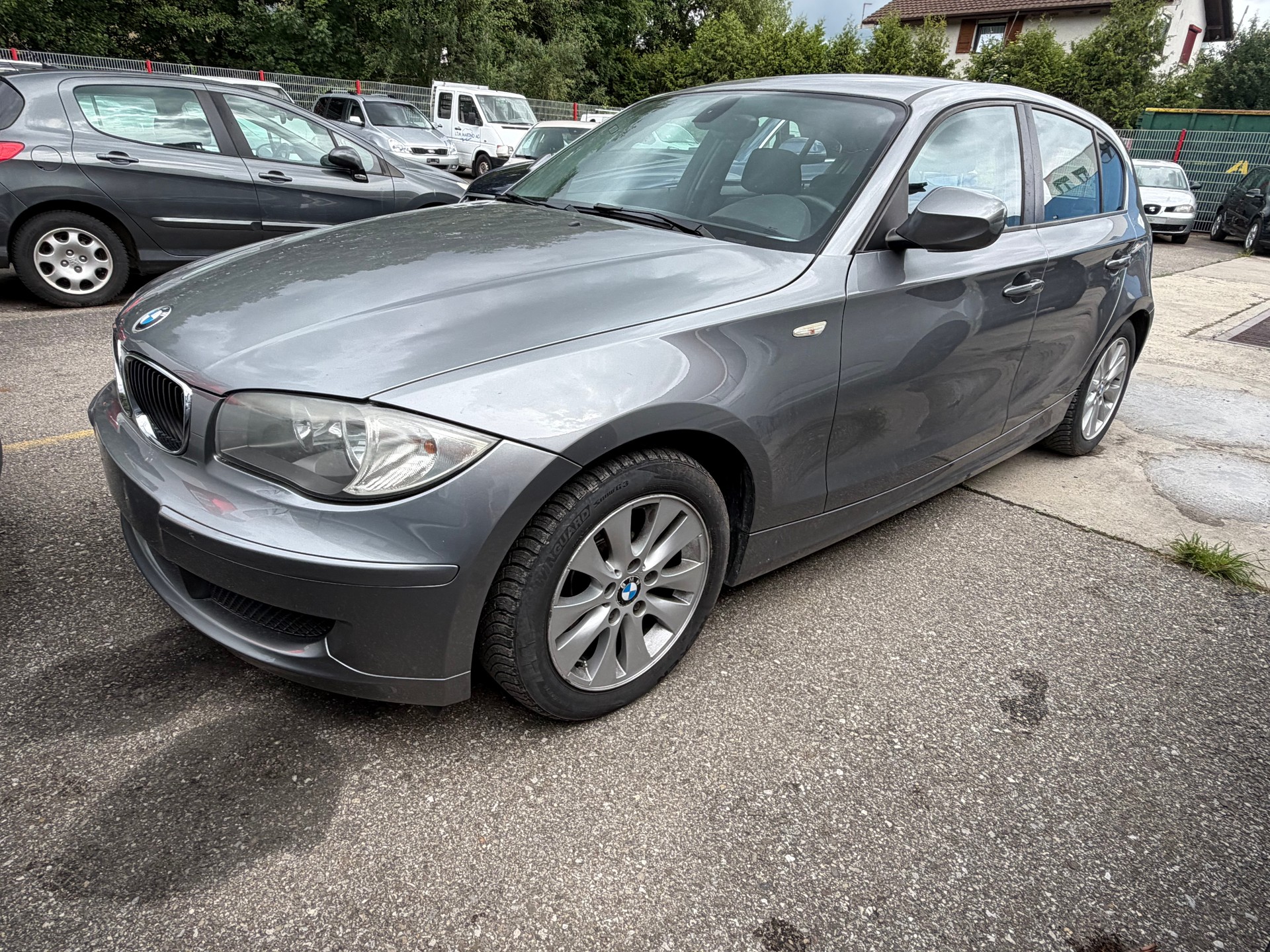 BMW 118i Dynamic Edition-image-0