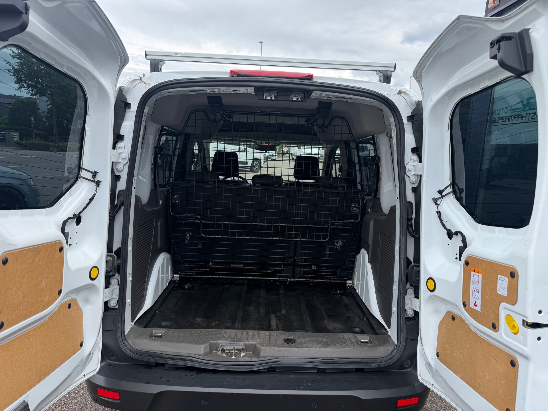 FORD Transit Connect Van T220 DCIV 1.5 EcoBlue Ambiente-image-11