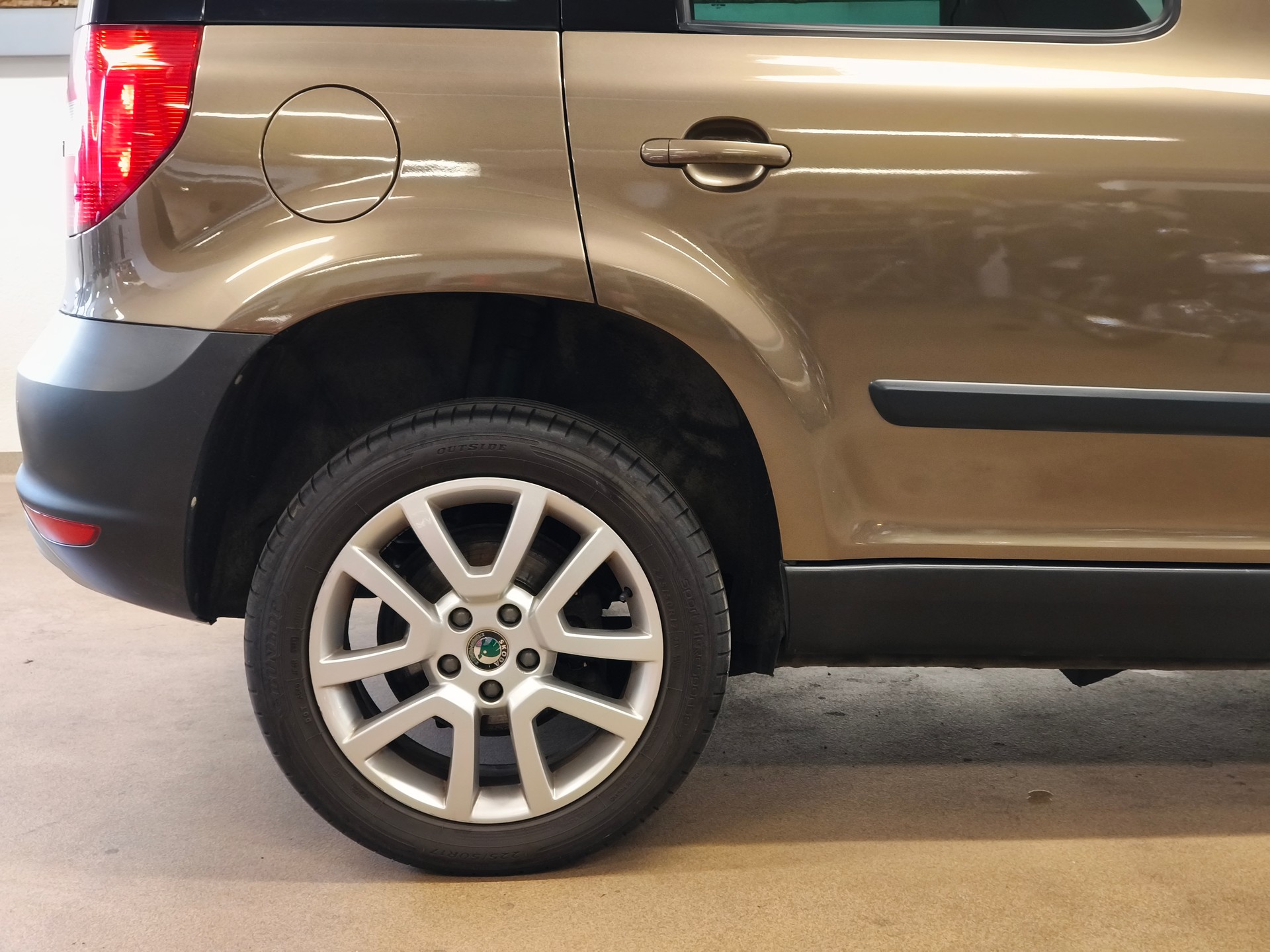 SKODA Yeti 1.8 TSI Experience 4x4-image-8