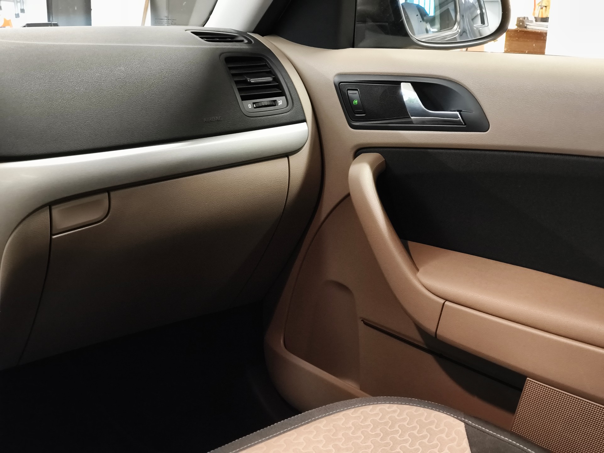 SKODA Yeti 1.8 TSI Experience 4x4-image-17