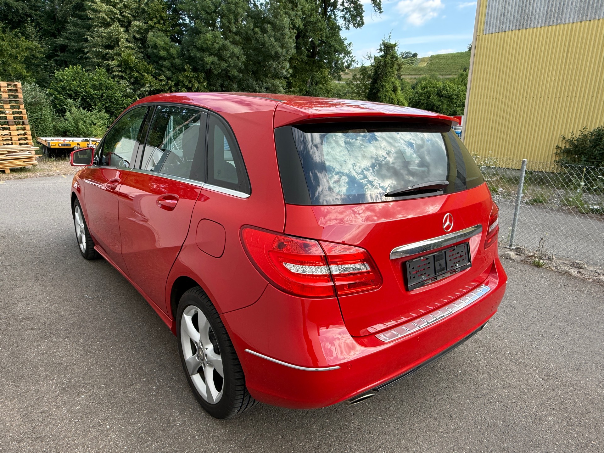 MERCEDES-BENZ B 180 7G-DCT Sport-Paket-image-4