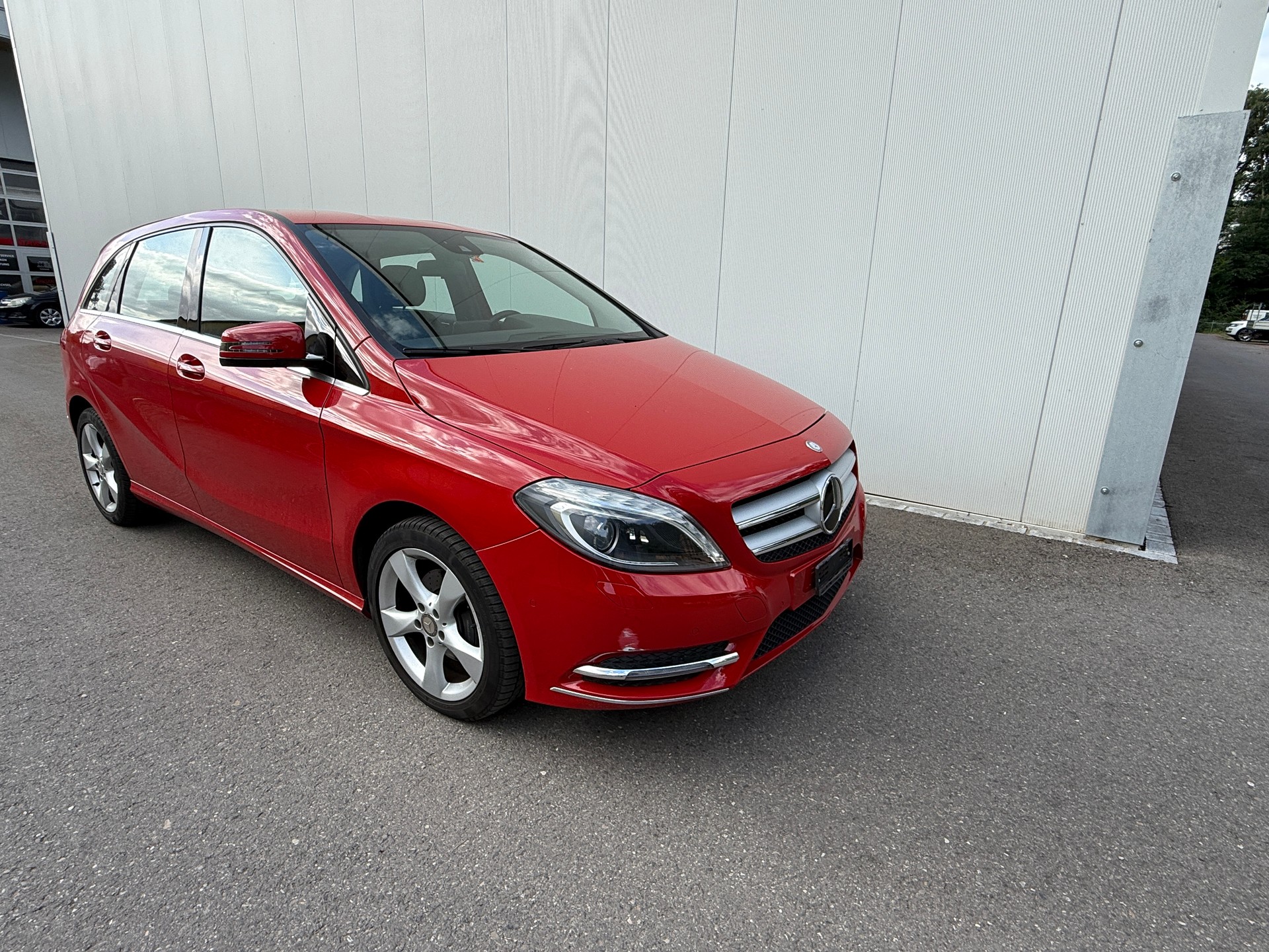 MERCEDES-BENZ B 180 7G-DCT Sport-Paket-image-0