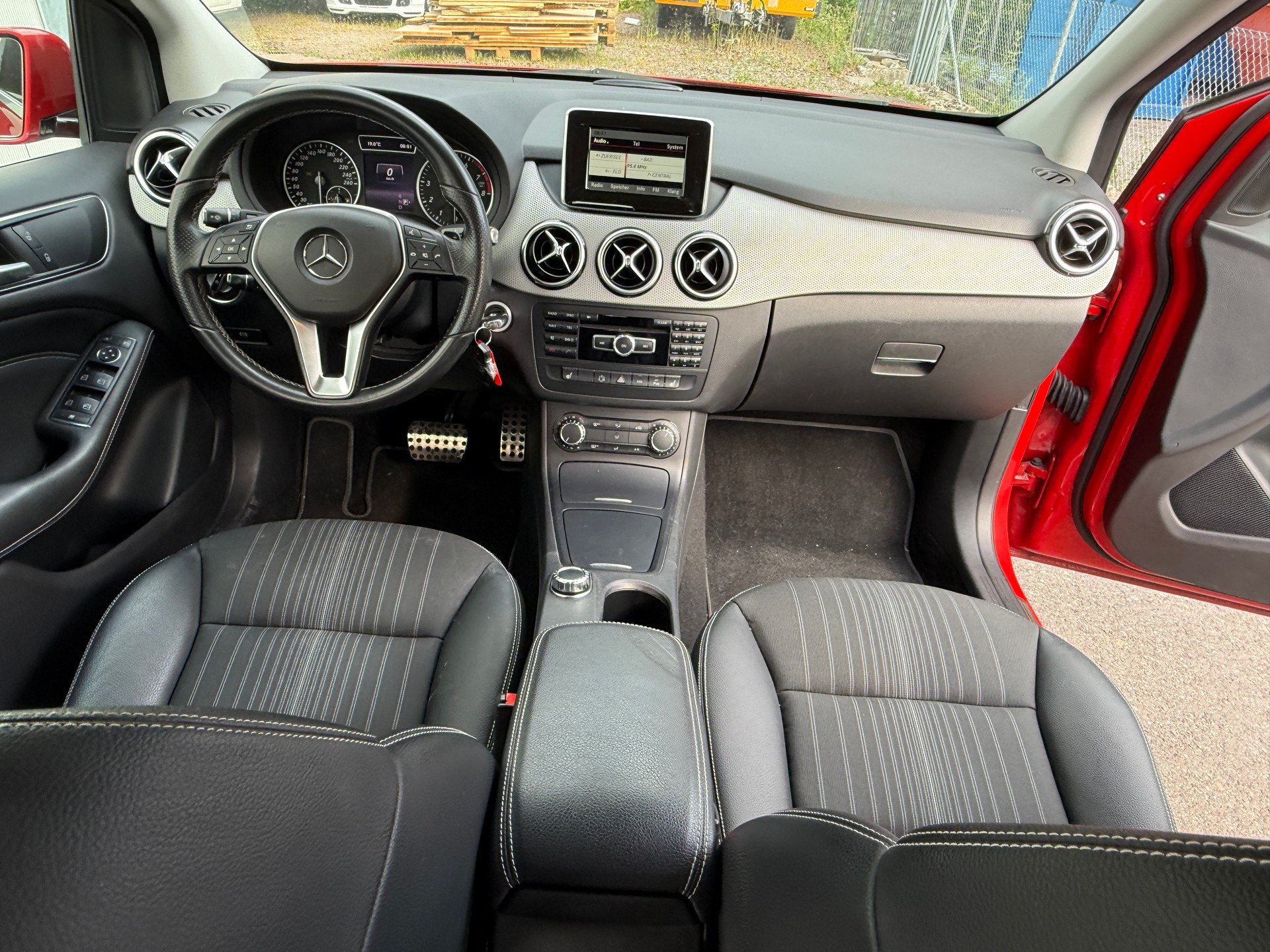 MERCEDES-BENZ B 180 7G-DCT Sport-Paket-image-6