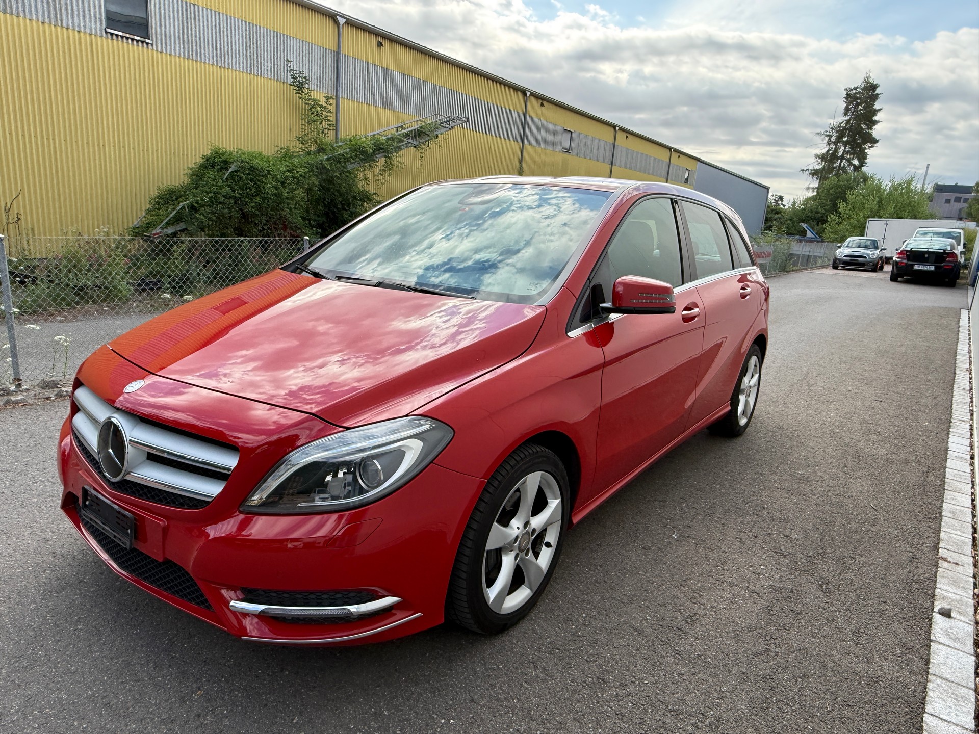 MERCEDES-BENZ B 180 7G-DCT Sport-Paket-image-2