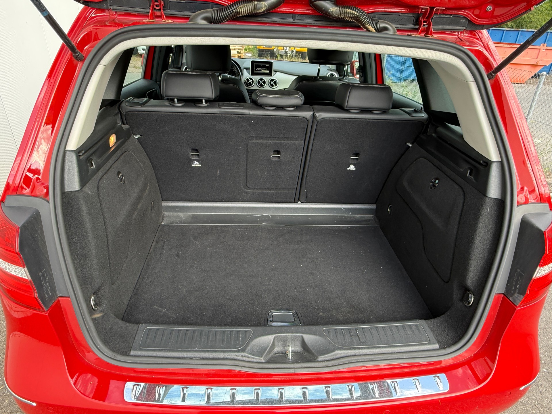 MERCEDES-BENZ B 180 7G-DCT Sport-Paket-image-13
