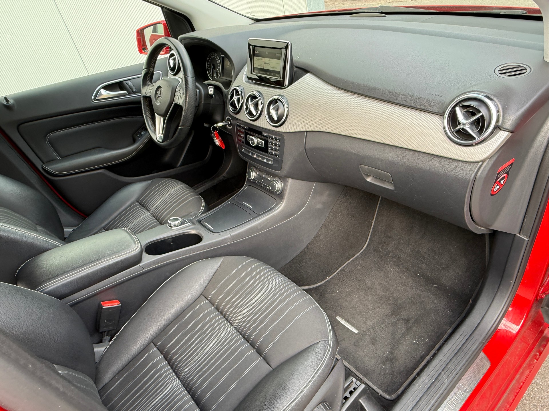 MERCEDES-BENZ B 180 7G-DCT Sport-Paket-image-11