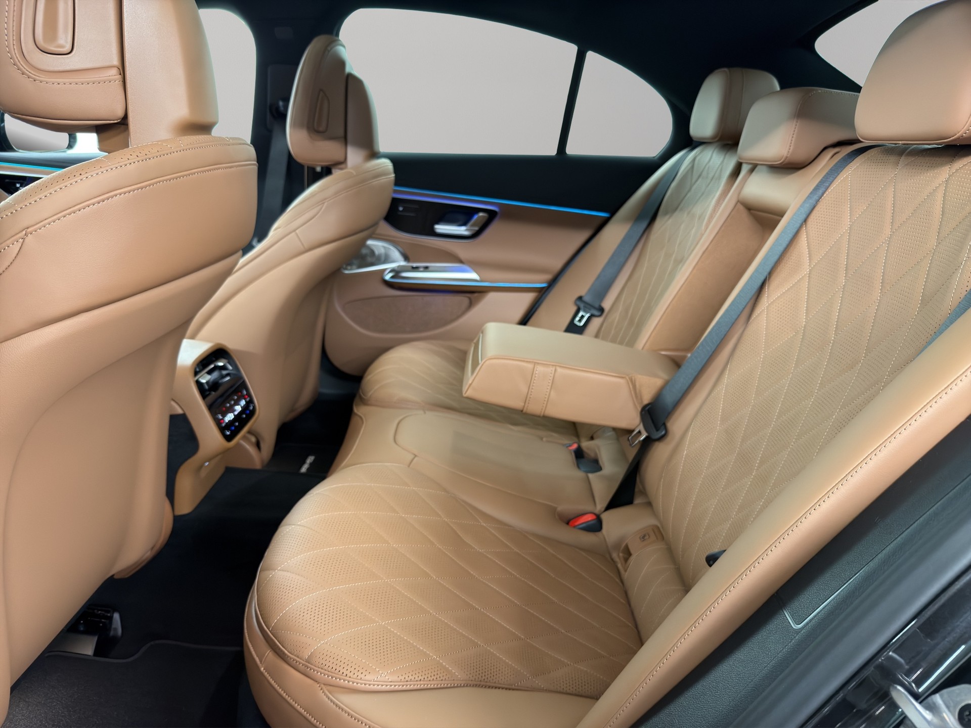 MERCEDES-BENZ E 450 AMG Line 4matic-image-9