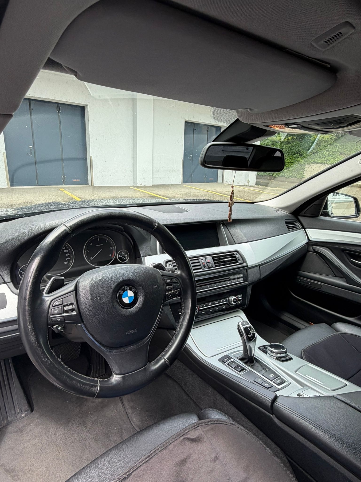 BMW 525d xDrive-image-2