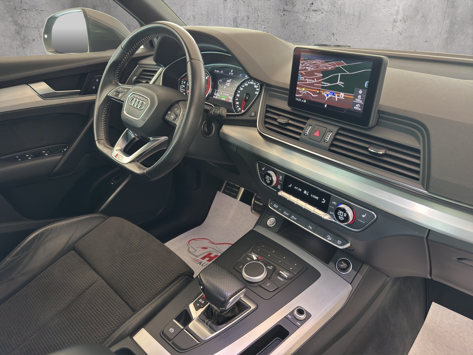 AUDI Q5 2.0 TFSI sport quattro S-tronic-image-12