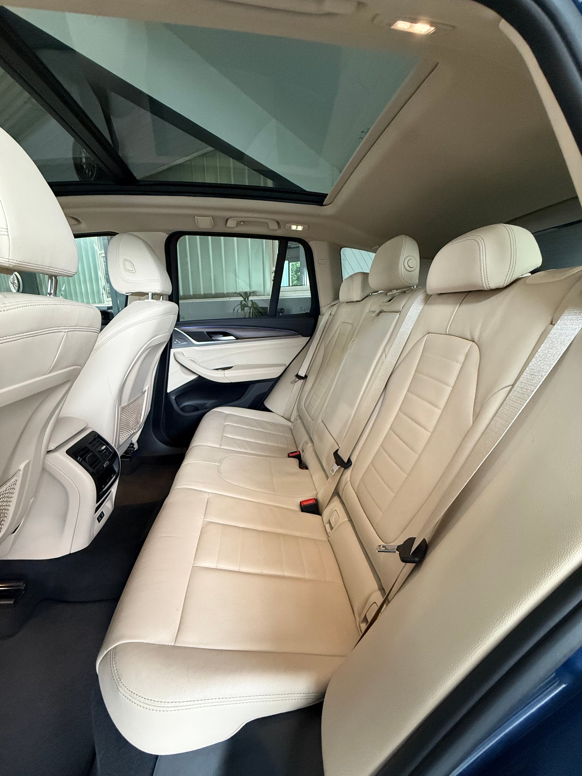 BMW X3 xDrive 30e Luxury Line-image-6