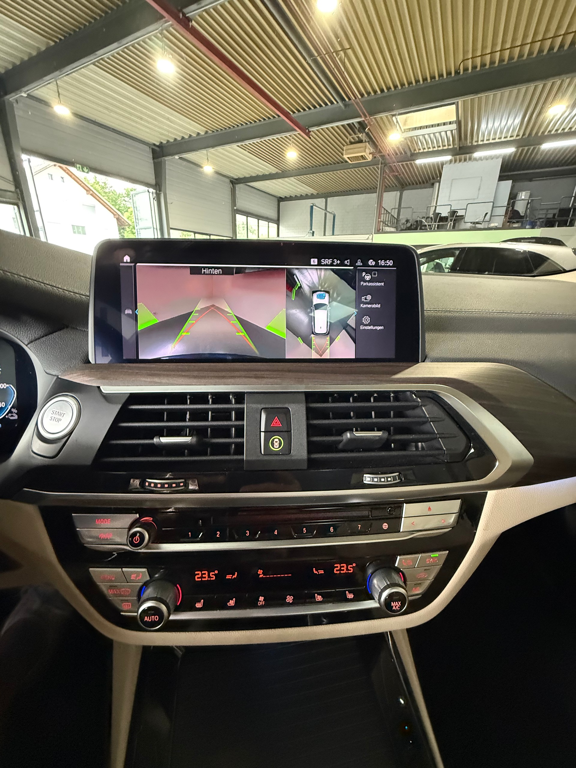 BMW X3 xDrive 30e Luxury Line-image-13