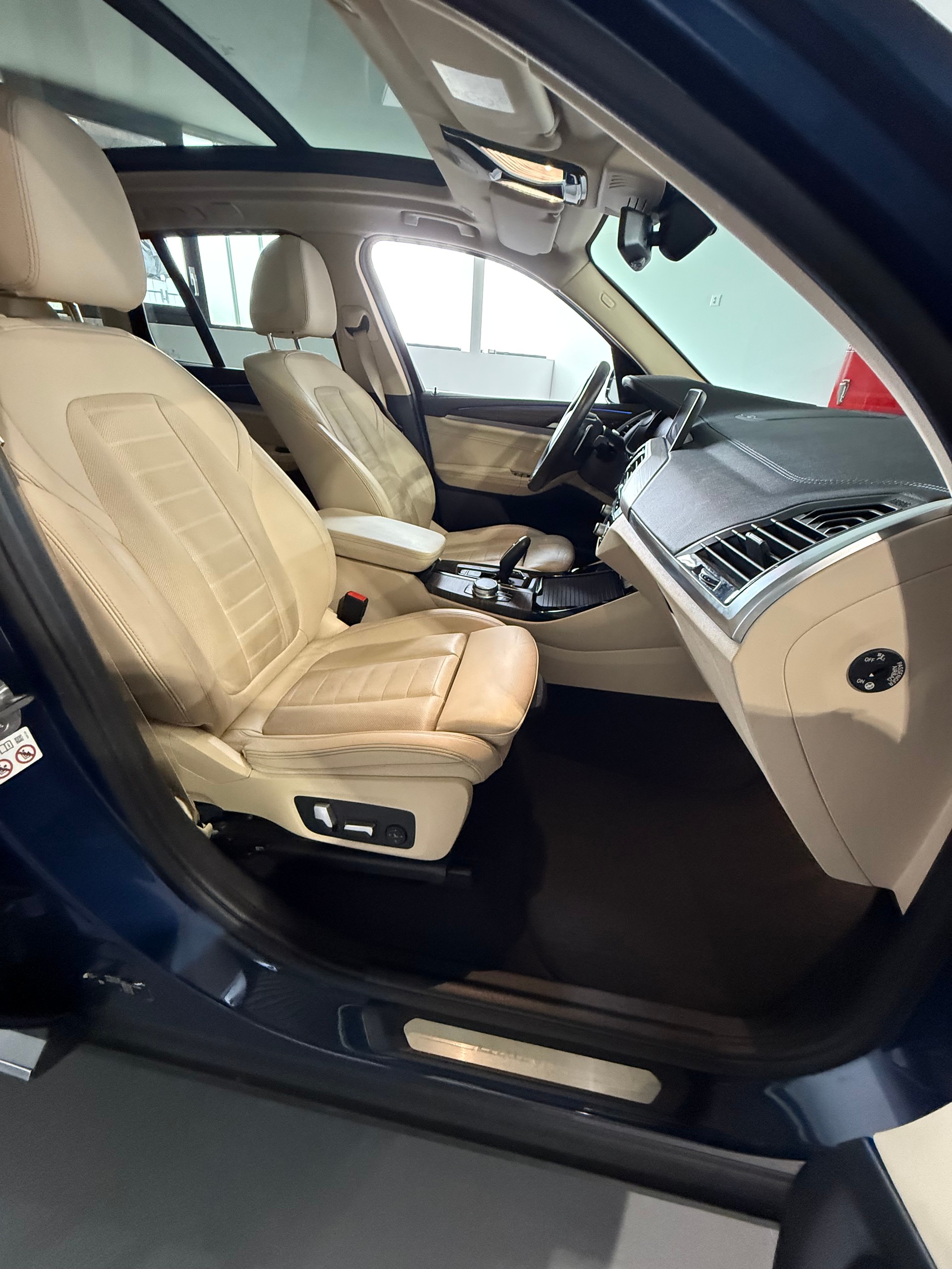 BMW X3 xDrive 30e Luxury Line-image-12