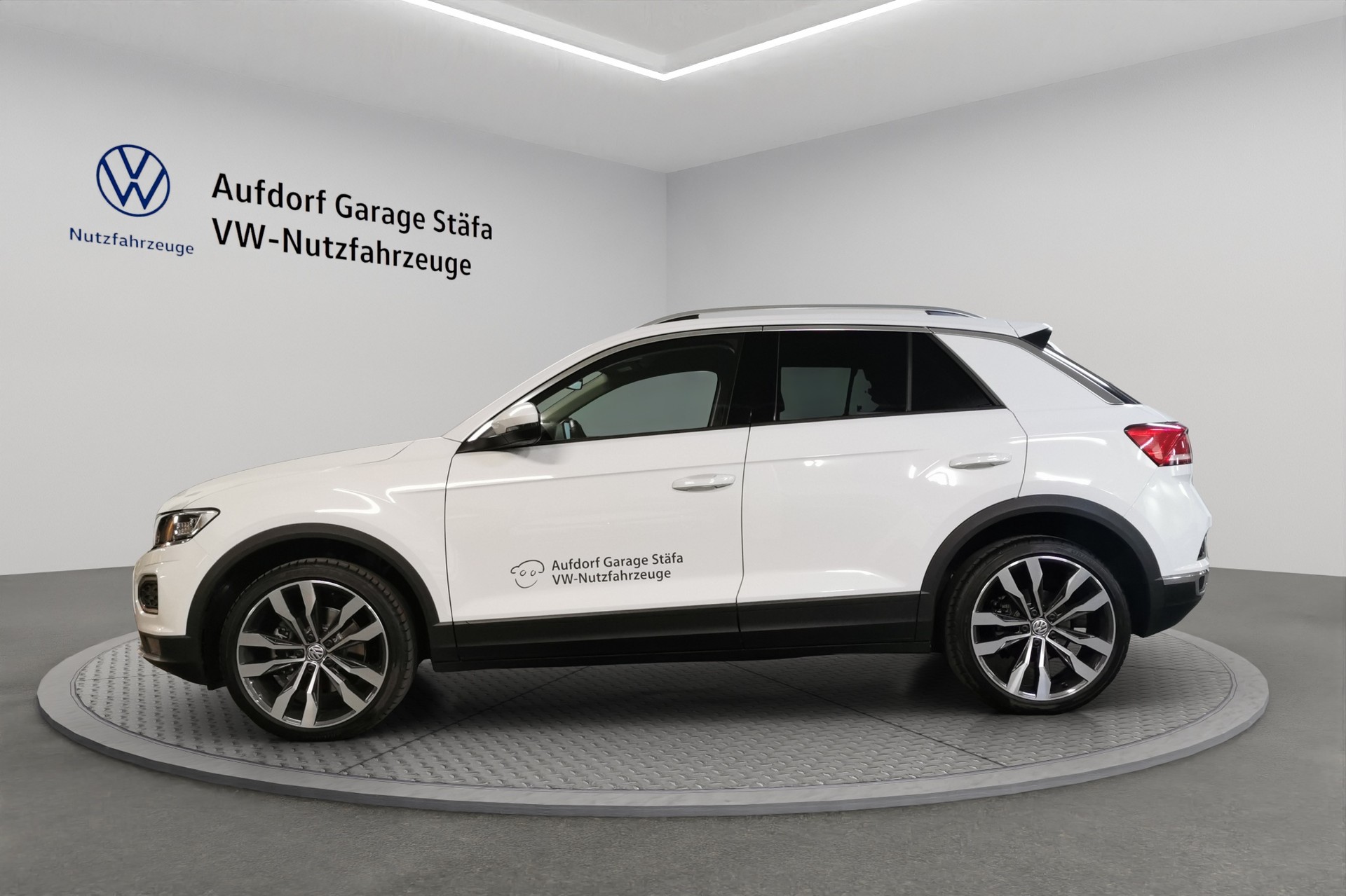 VW T-Roc 2.0 TSI Advance DSG 4Motion-image-1