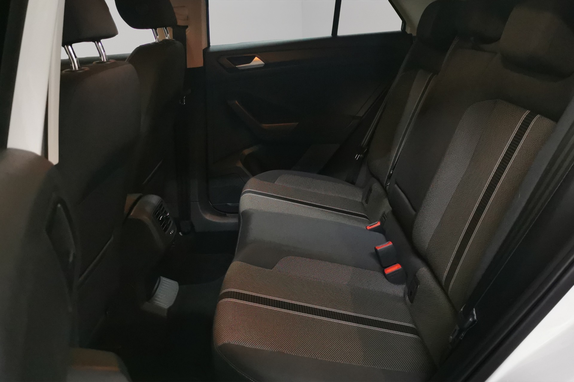 VW T-Roc 2.0 TSI Advance DSG 4Motion-image-11