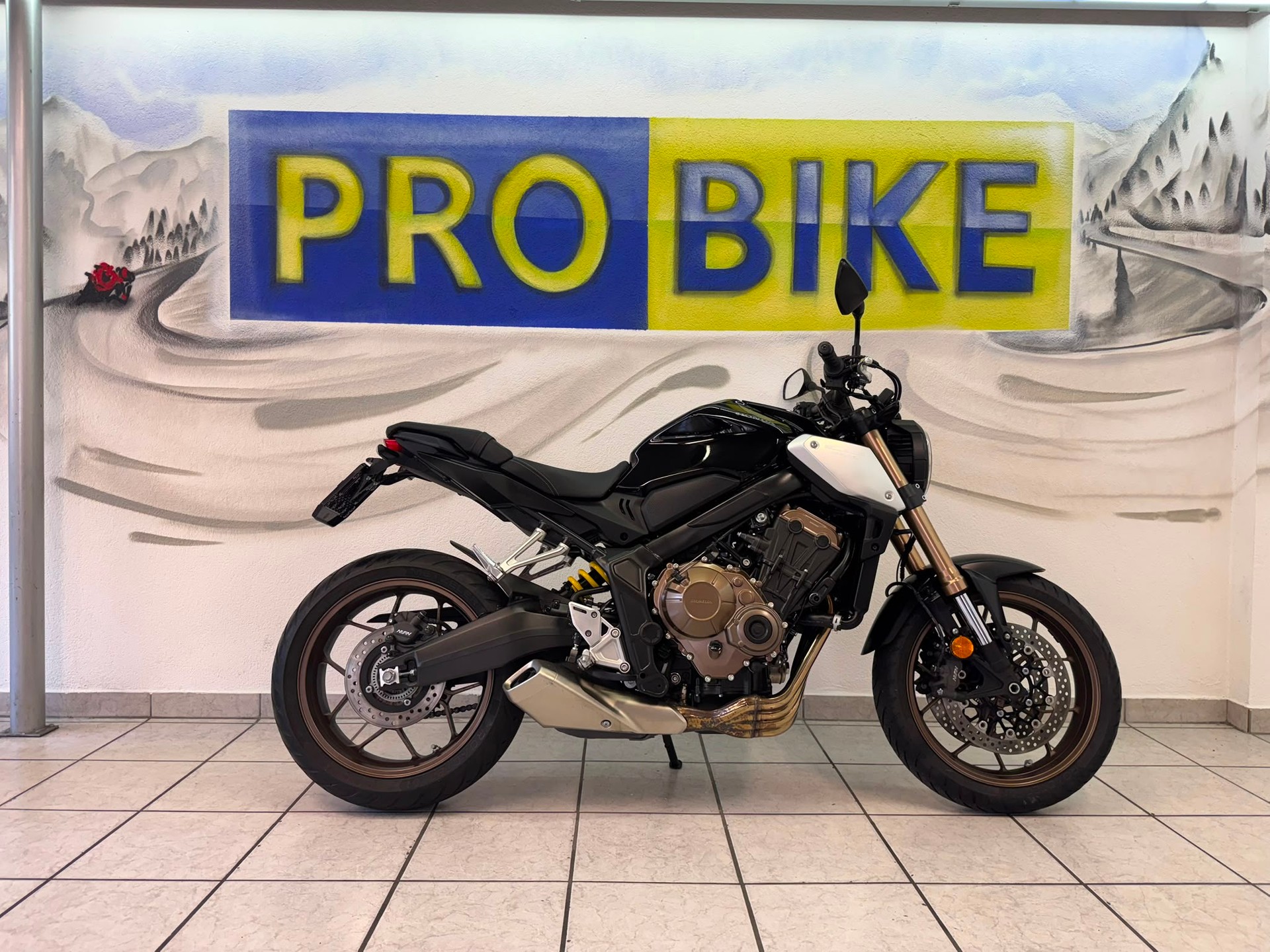 HONDA CB 650 R ABS-showroom-element-1
