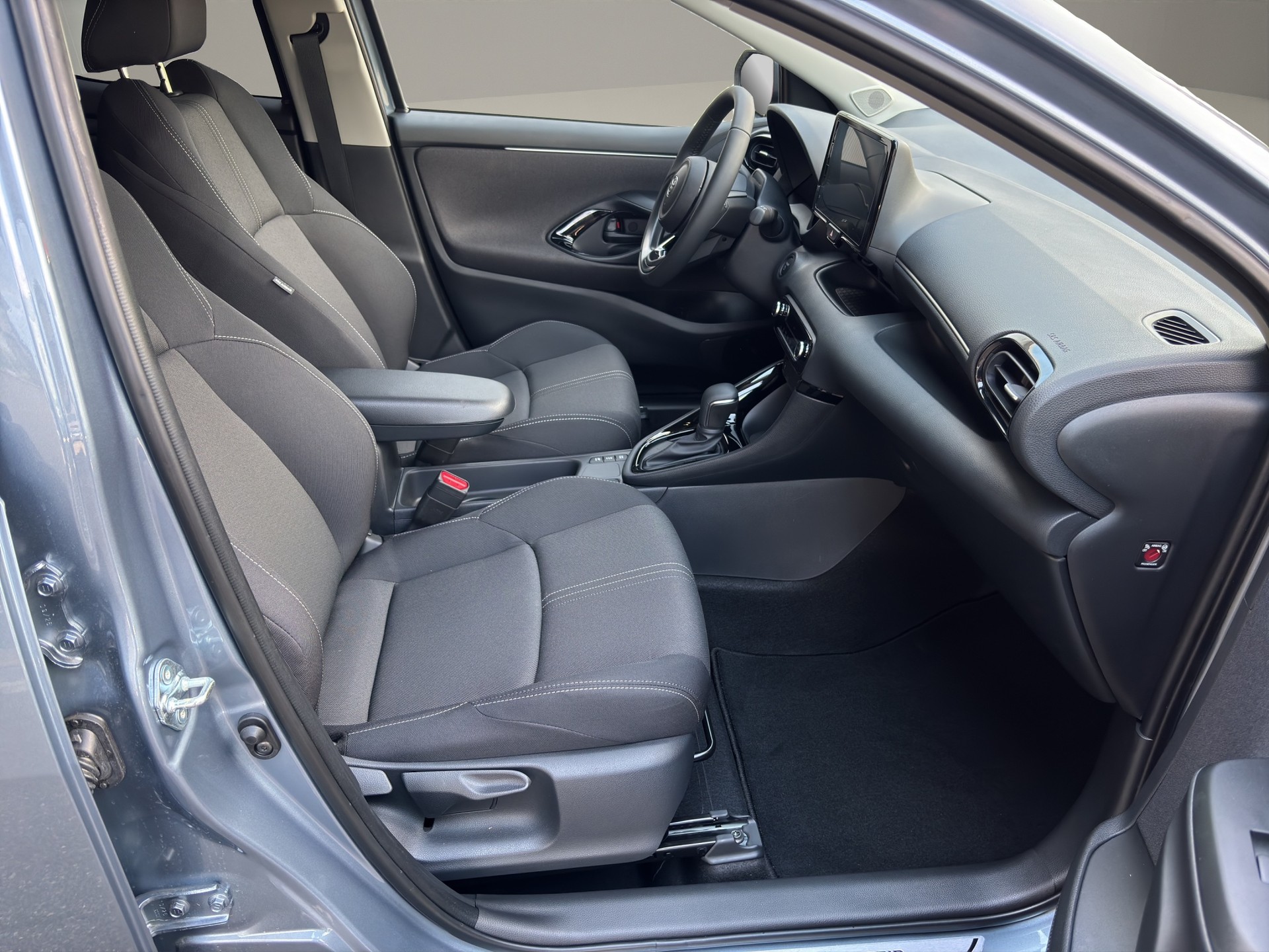 TOYOTA Yaris 1.5 Trend e-CVT-image-16