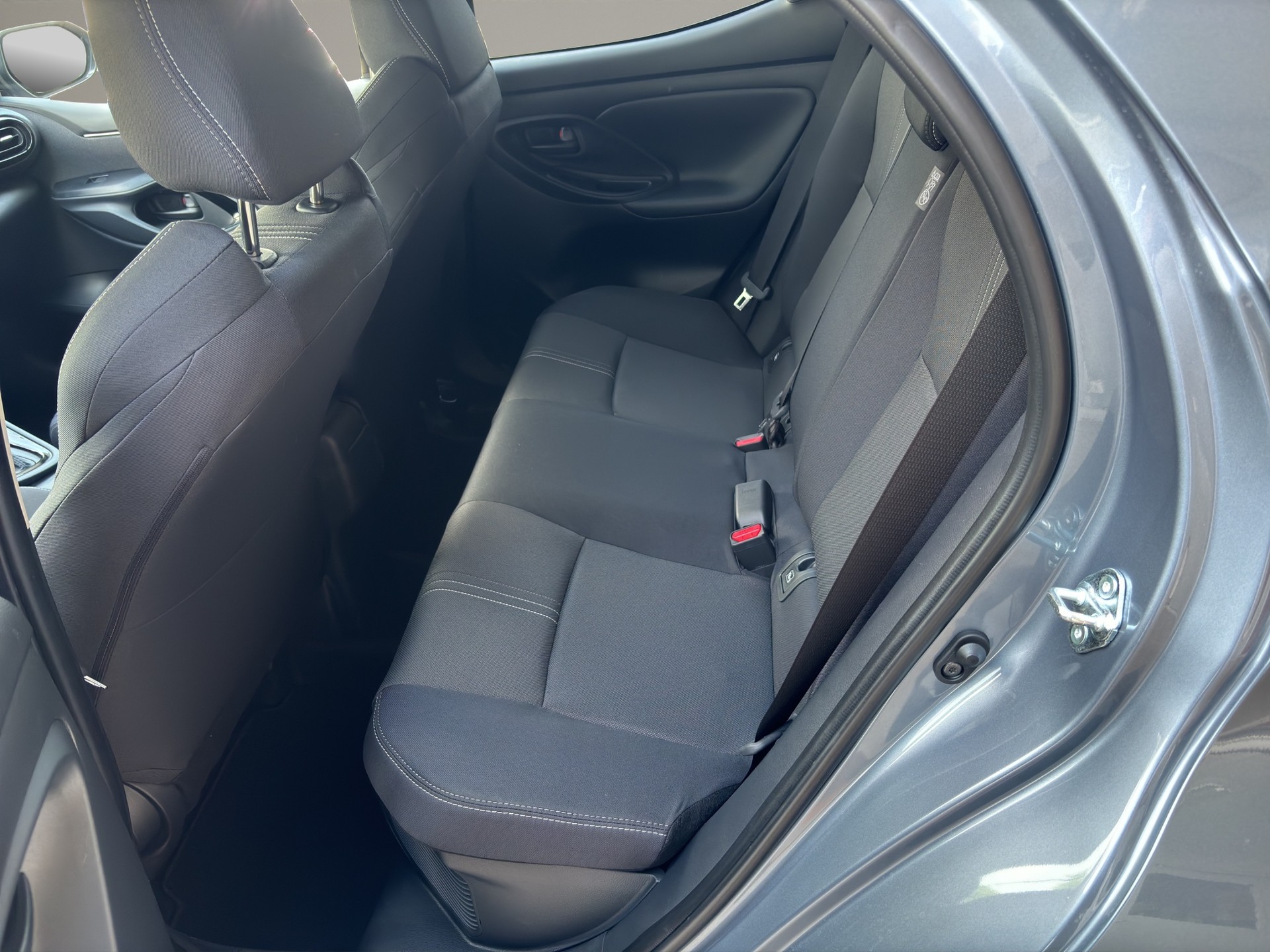 TOYOTA Yaris 1.5 Trend e-CVT-image-12