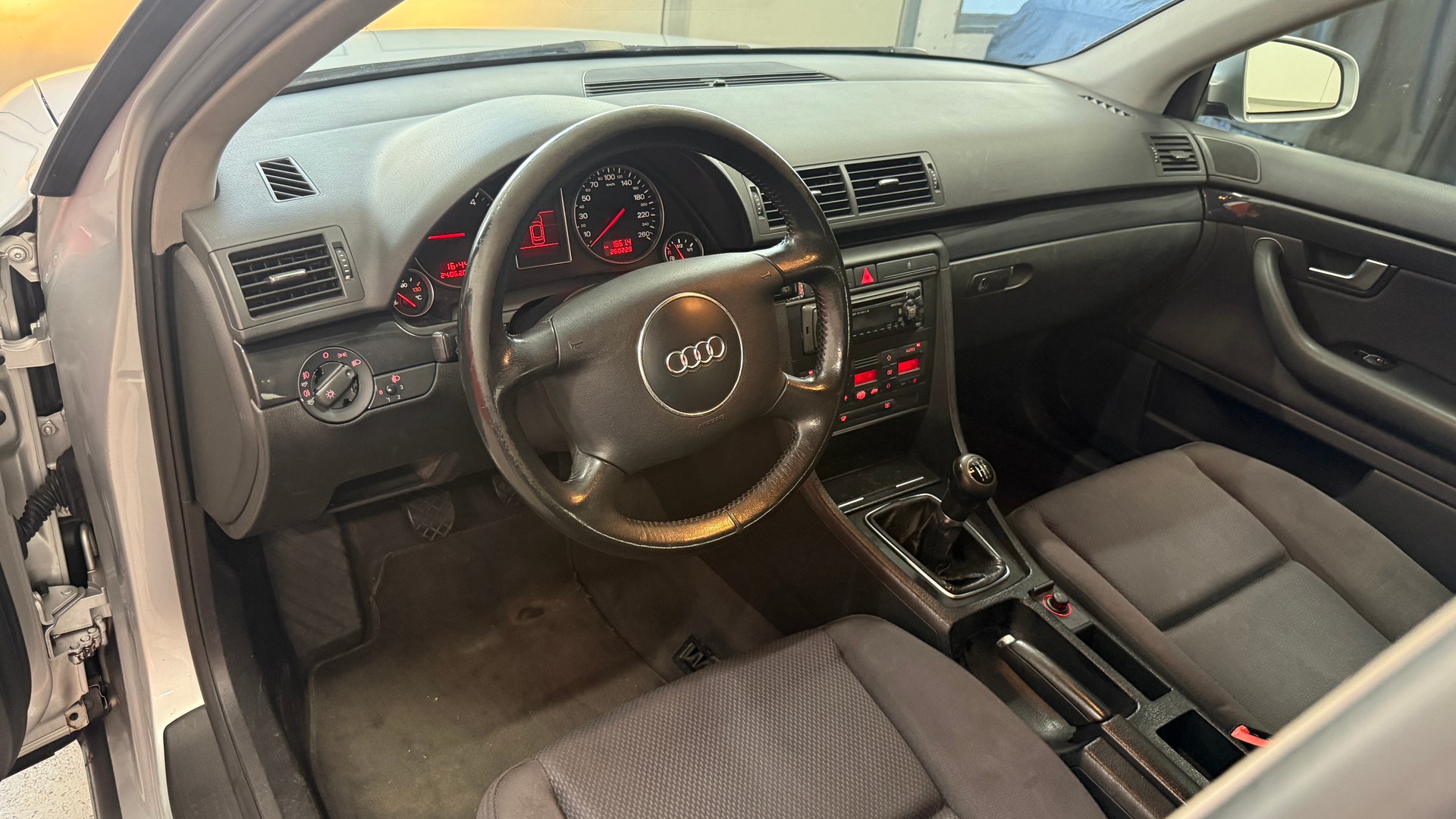 AUDI A4 Avant 1.9 TDI, frisch ab MFK, Servicegepflegt, Zahnriemen bei 252700 km. ersetzt-image-7